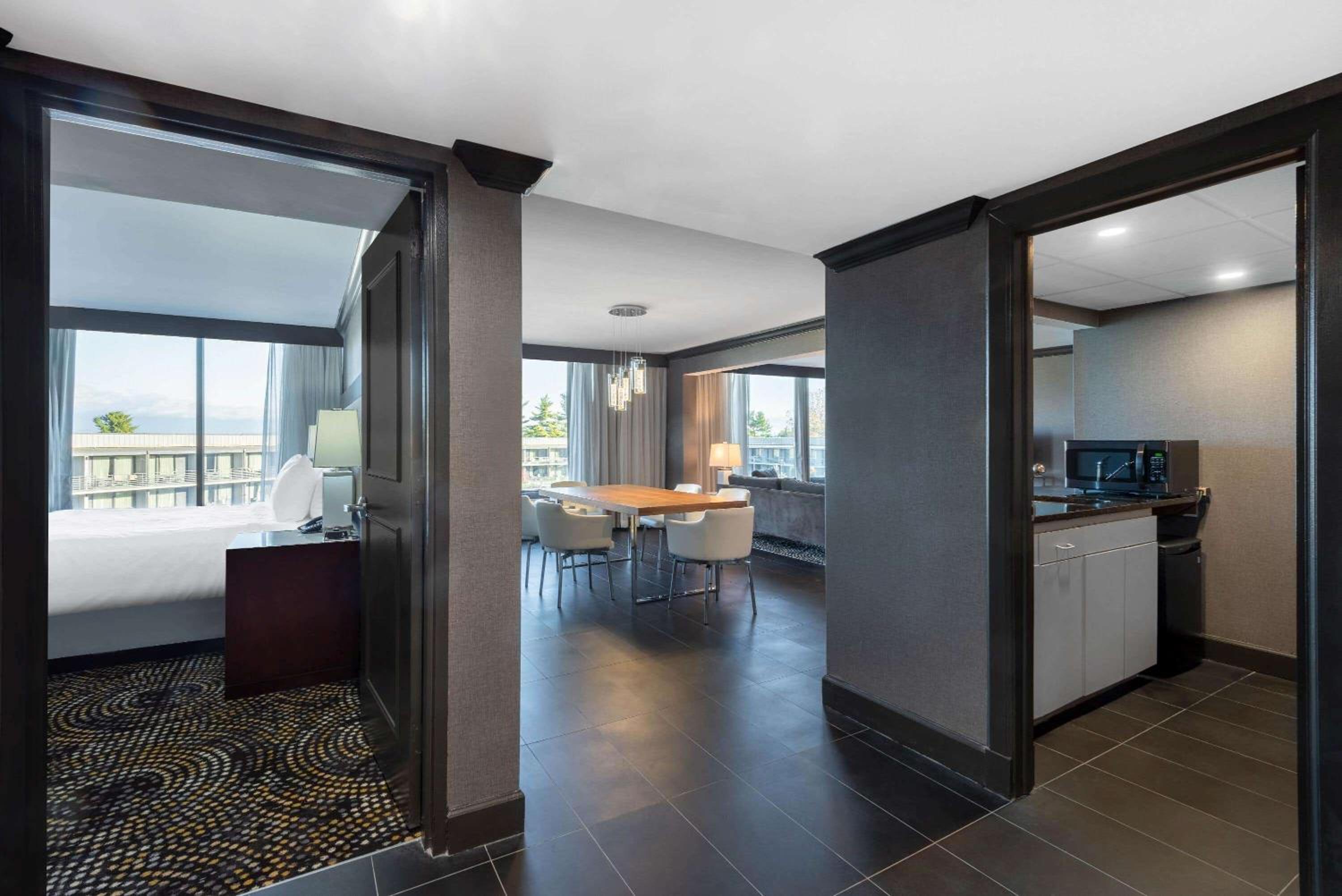 1 King Bed, 2 Queen Beds, Presidential Two Bedroom Suite, Non-Smoking