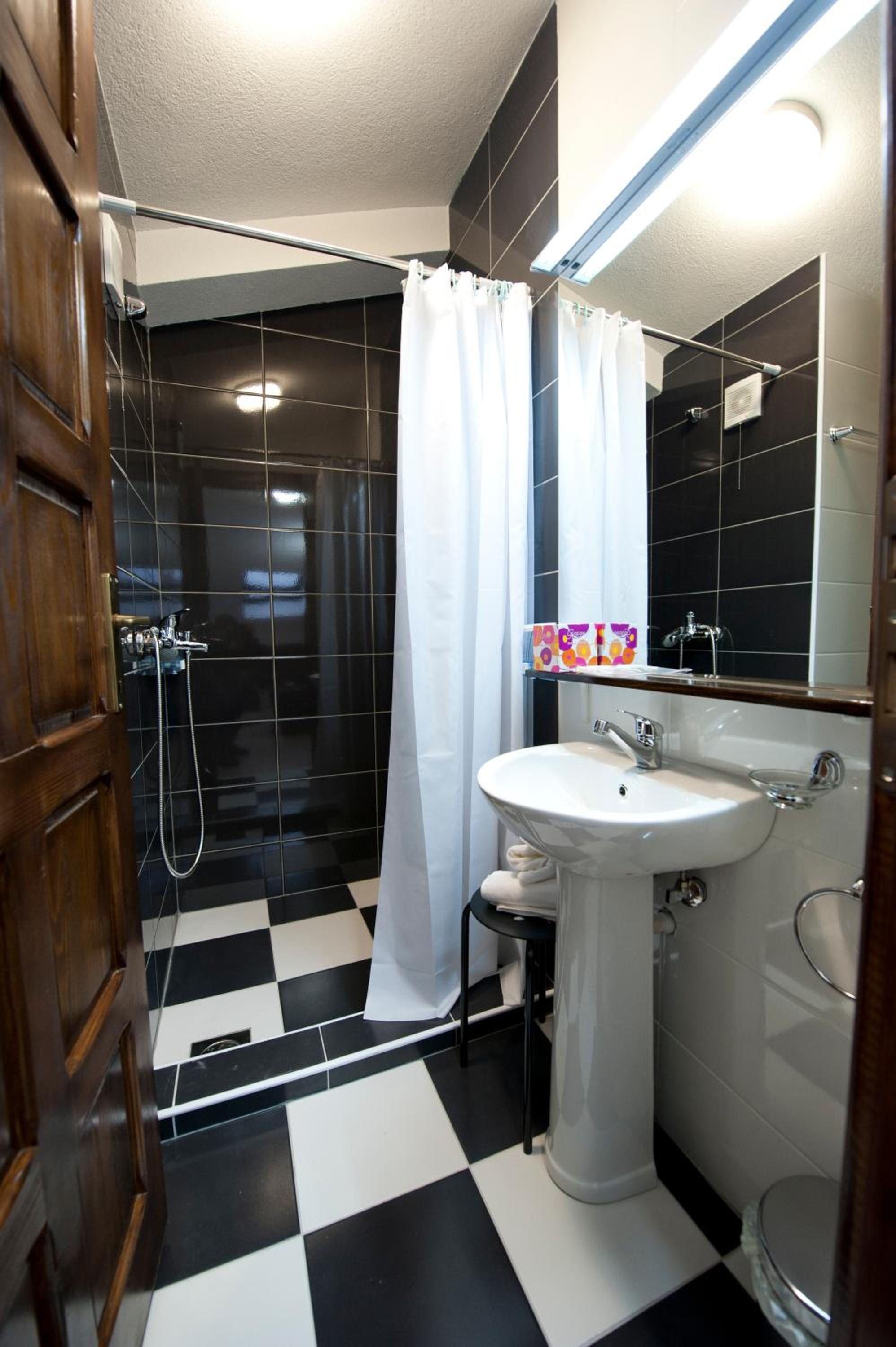 Budget Double or Twin Room photo 3