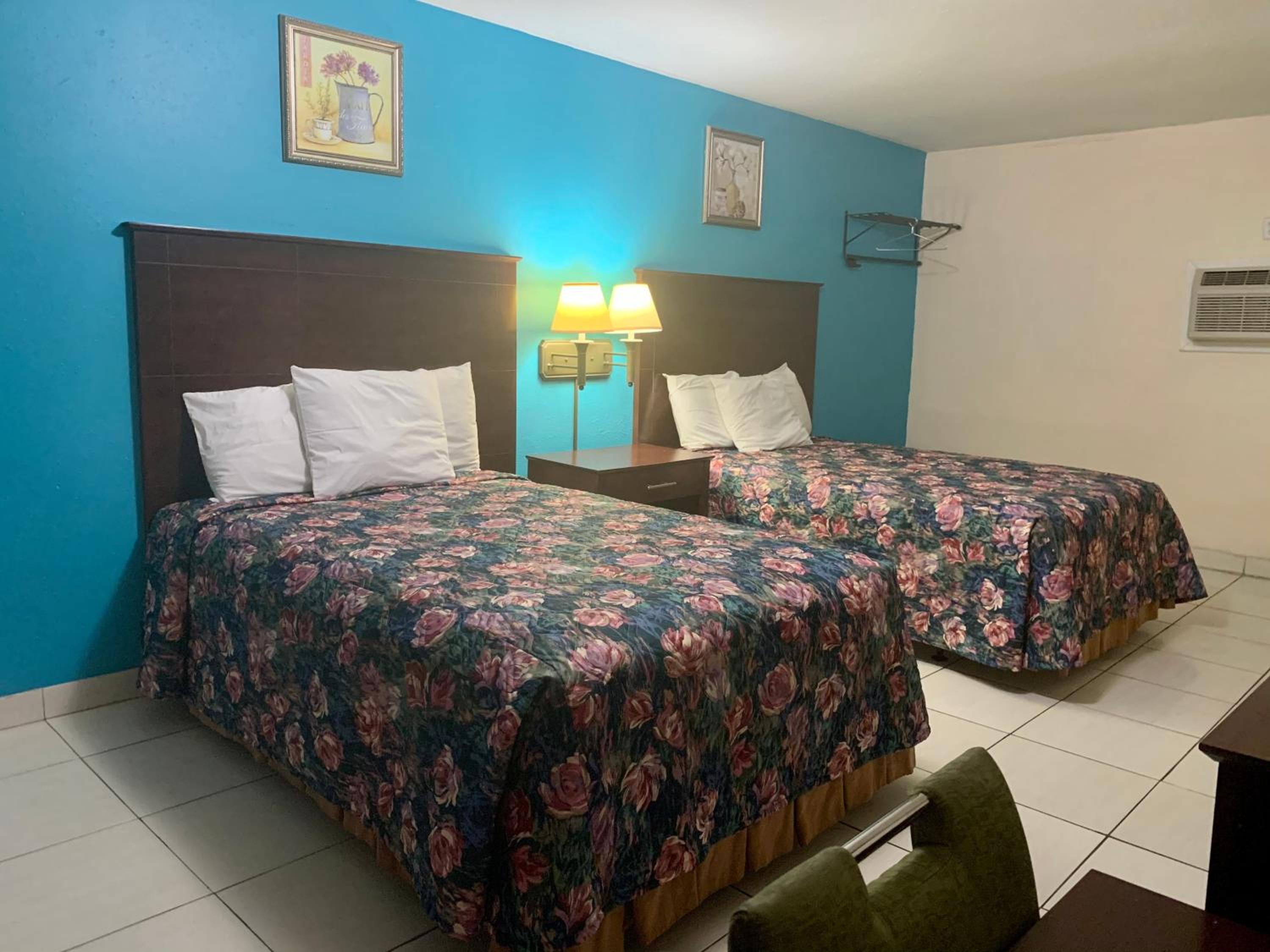 Standard Double Room with Two Double Beds photo 2