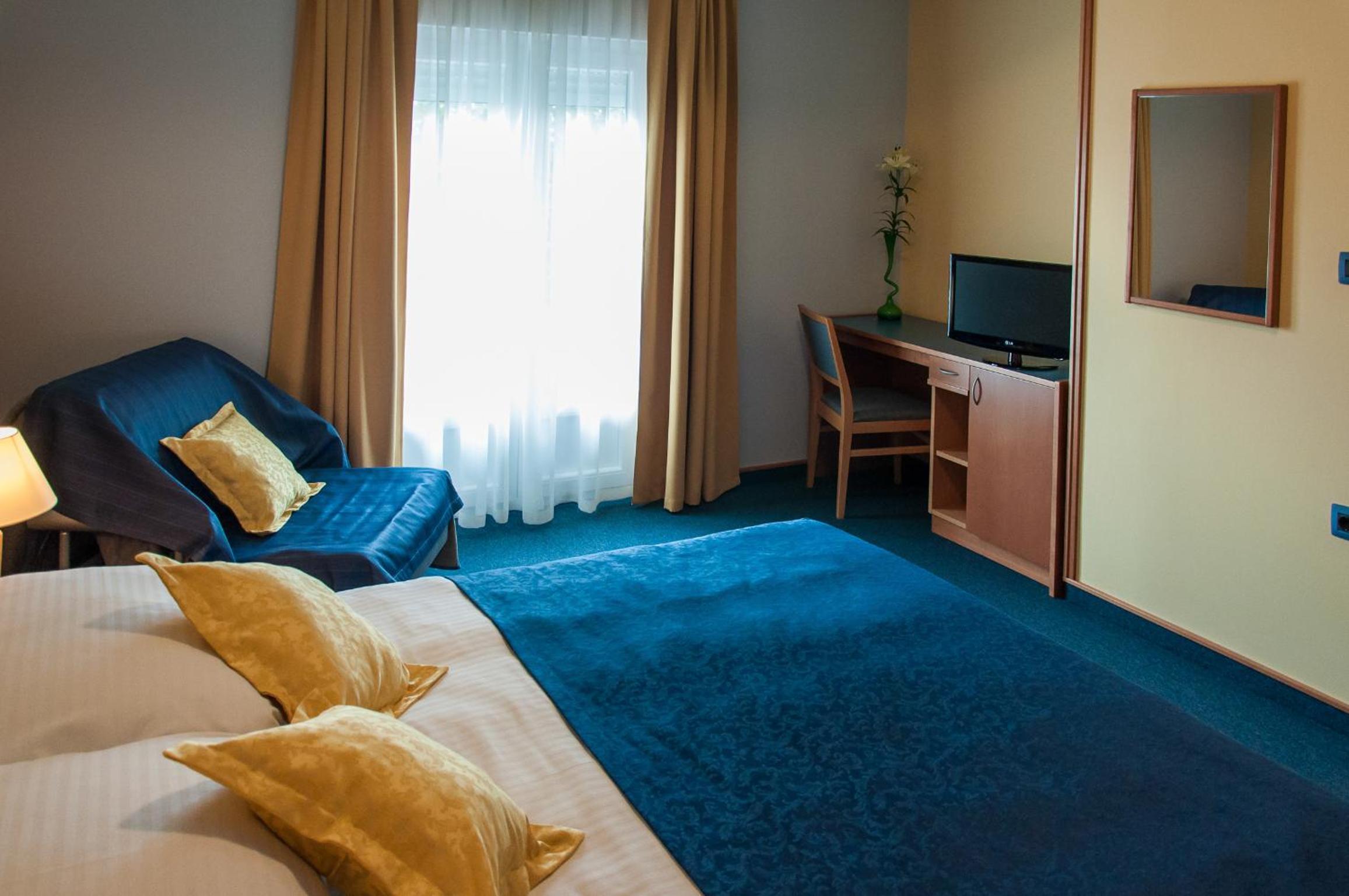 Double Room with Balcony photo 3