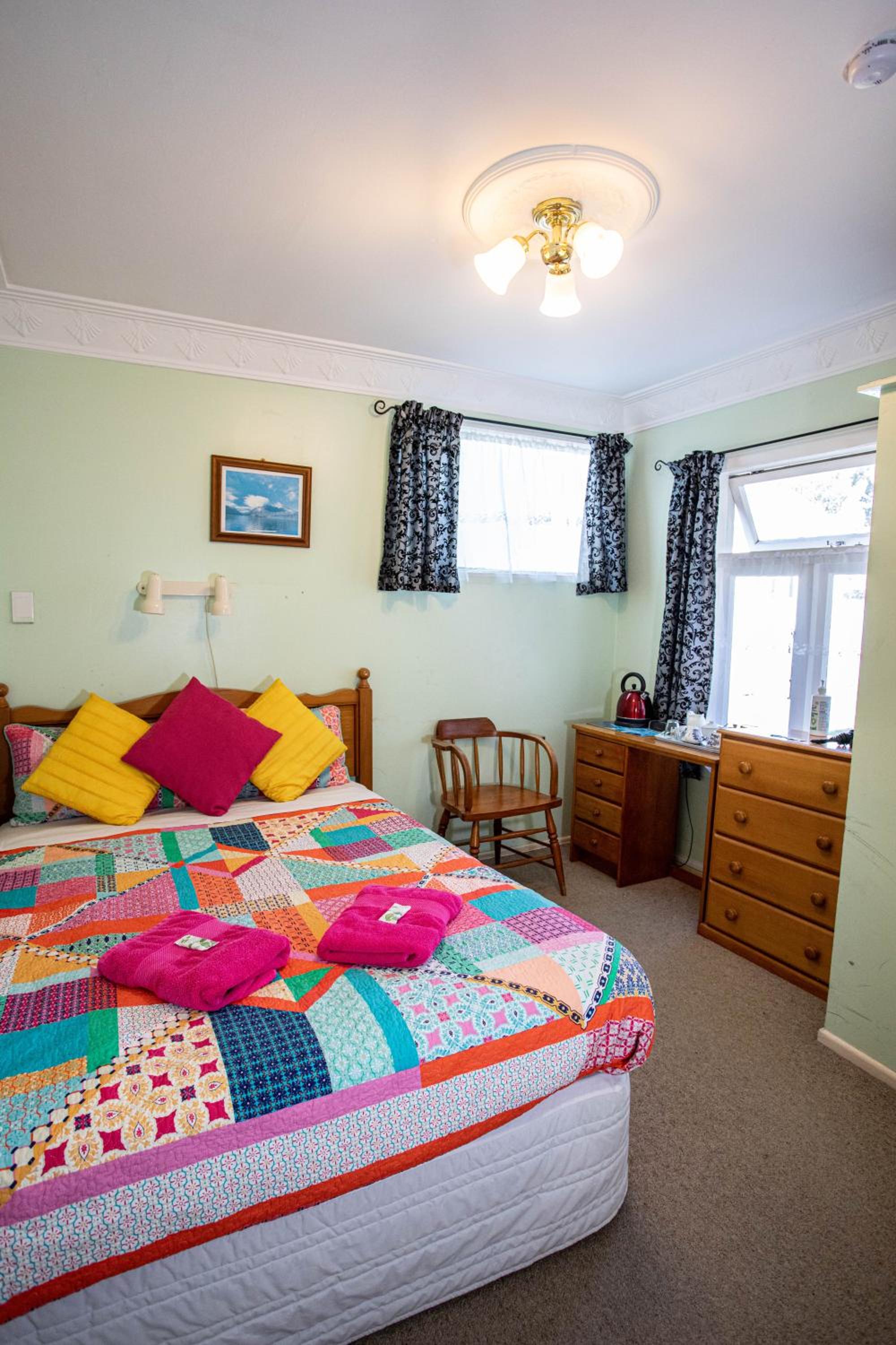 Single Room with Private Bathroom photo 2