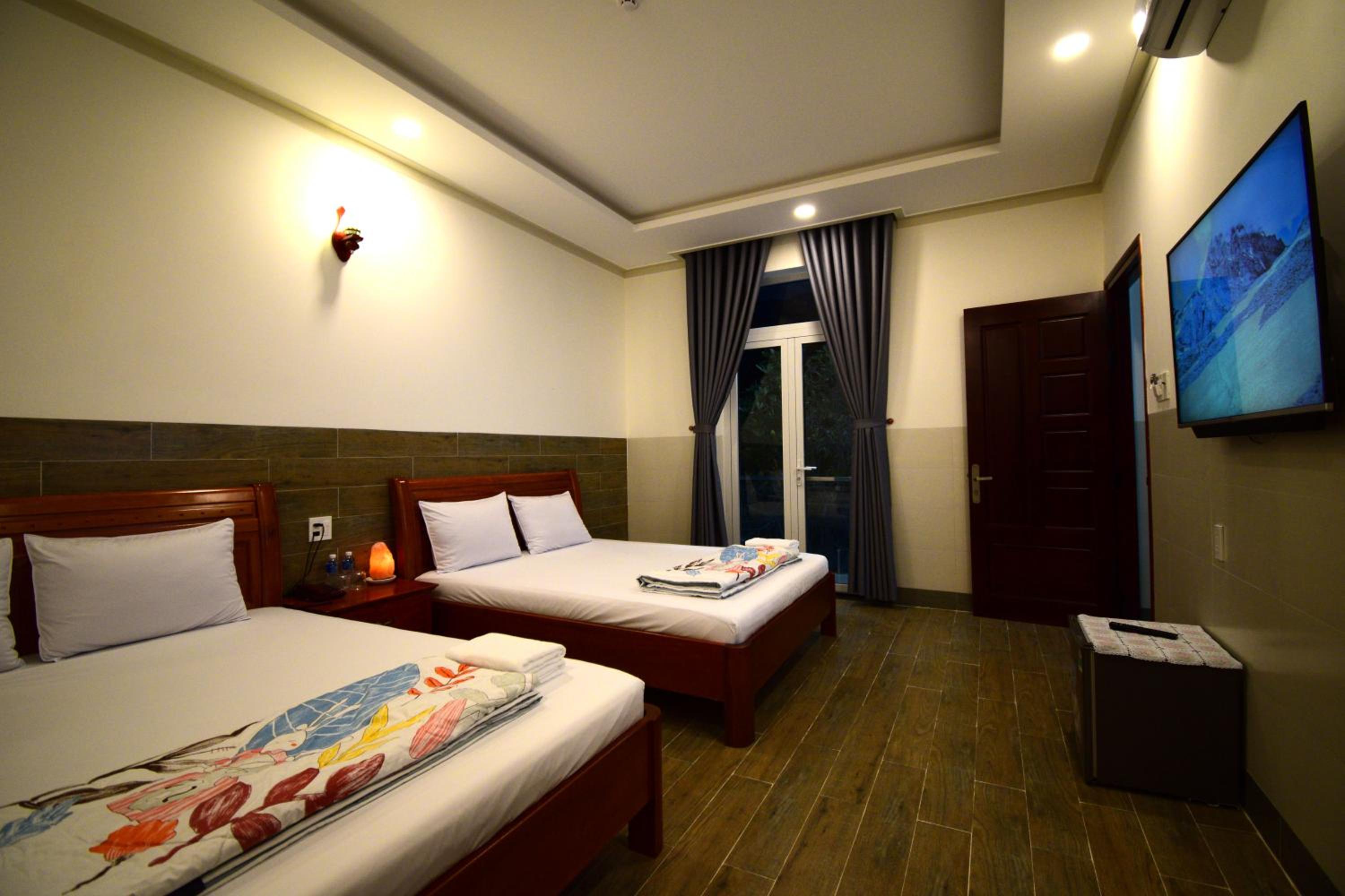 Queen Room with Garden View