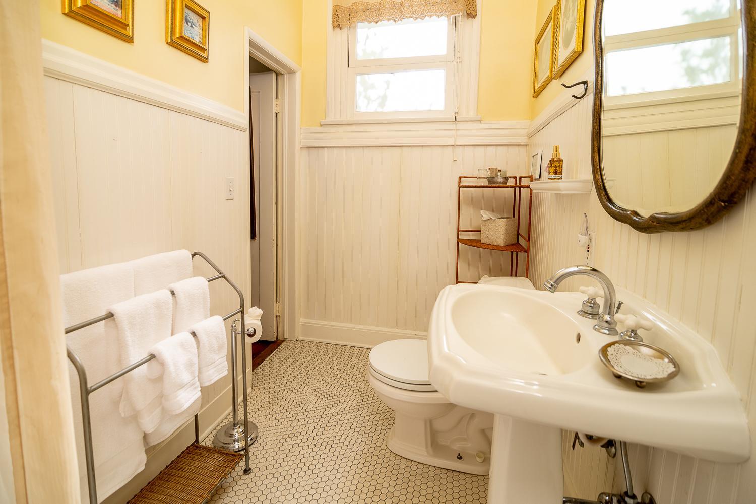Deluxe King Suite photo 2
