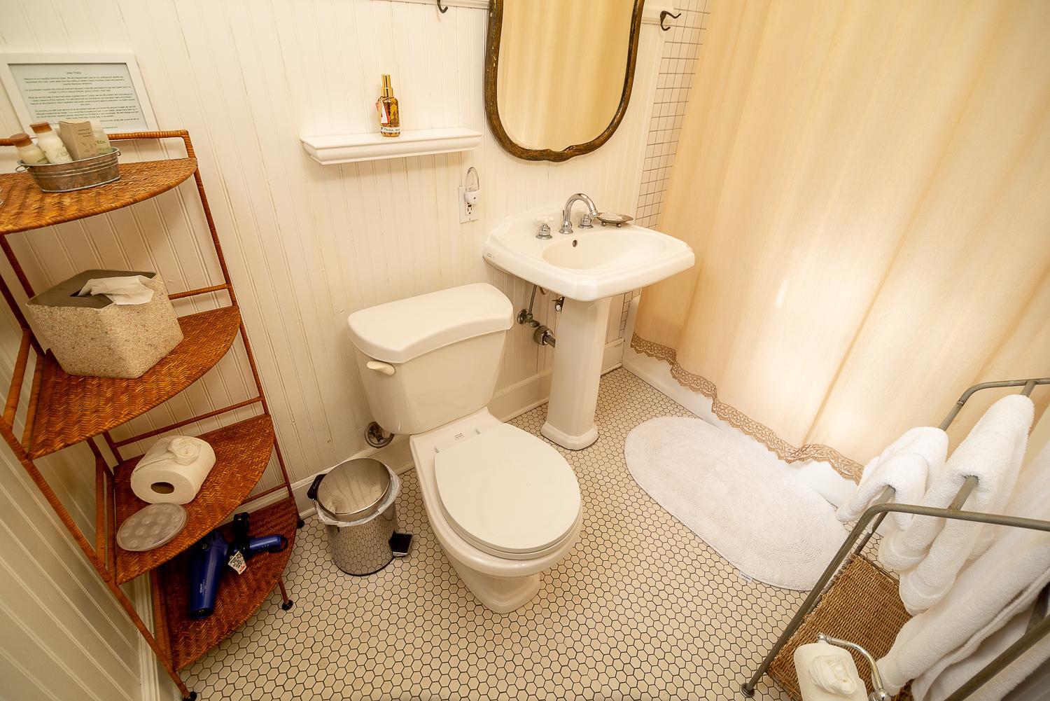 Deluxe King Suite photo 3