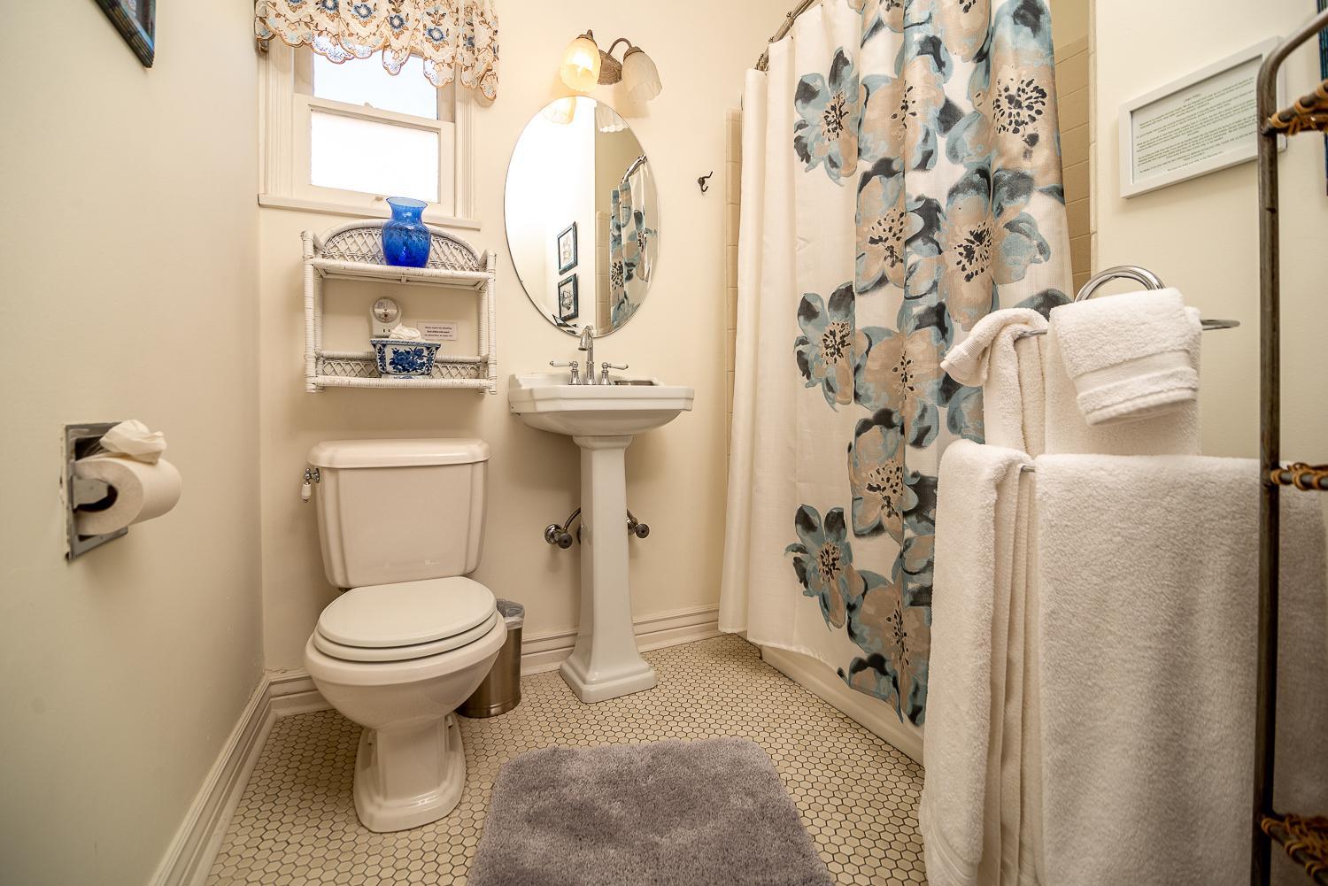 Standard Queen Room photo 3