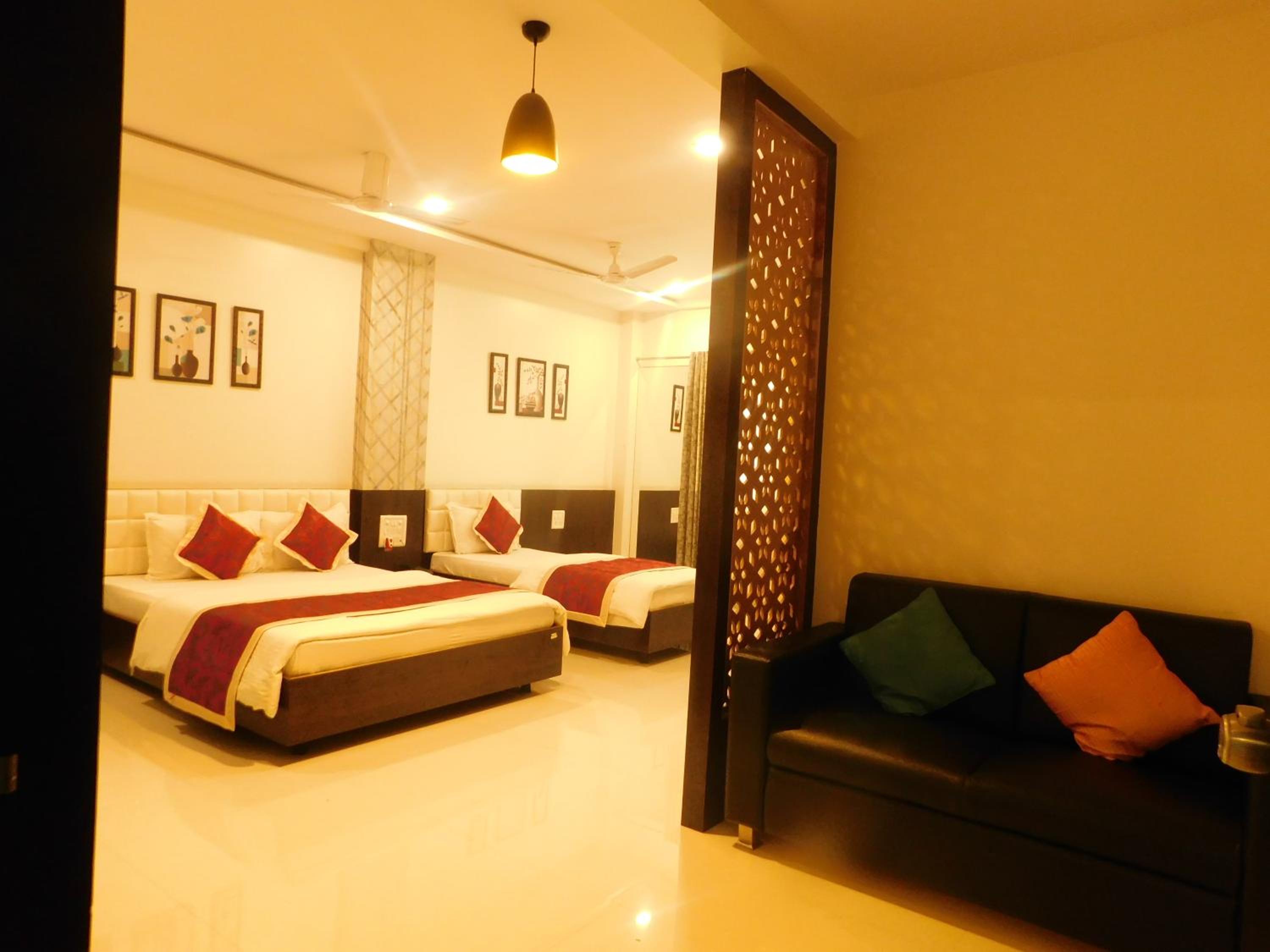 Deluxe Triple Room - Photo 11