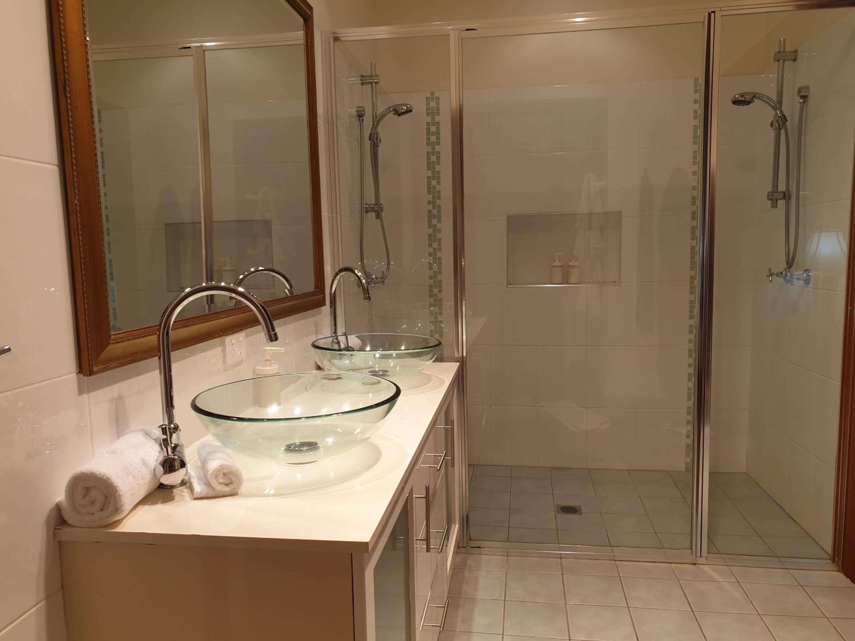 Pinnacle One-Bedroom Cottage with Hot Tub photo 3