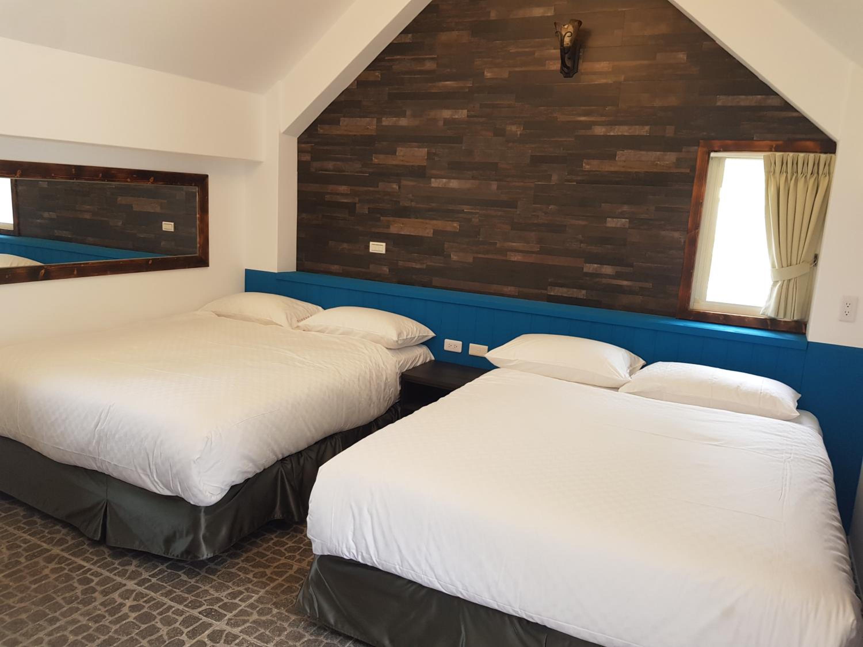 Quadruple Room with Shower - Photo 1
