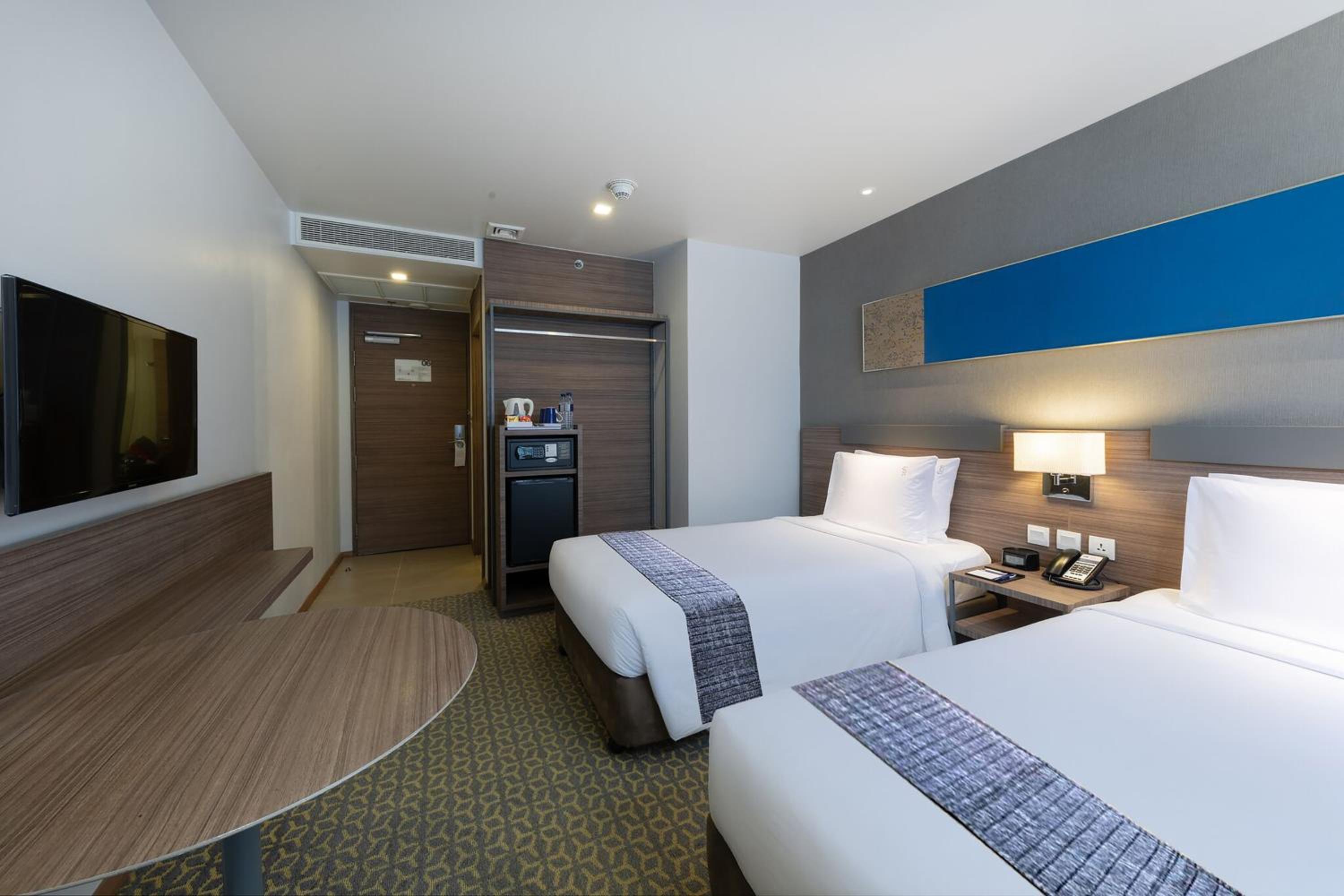 Standard Twin Room - Free Breakfast photo 3