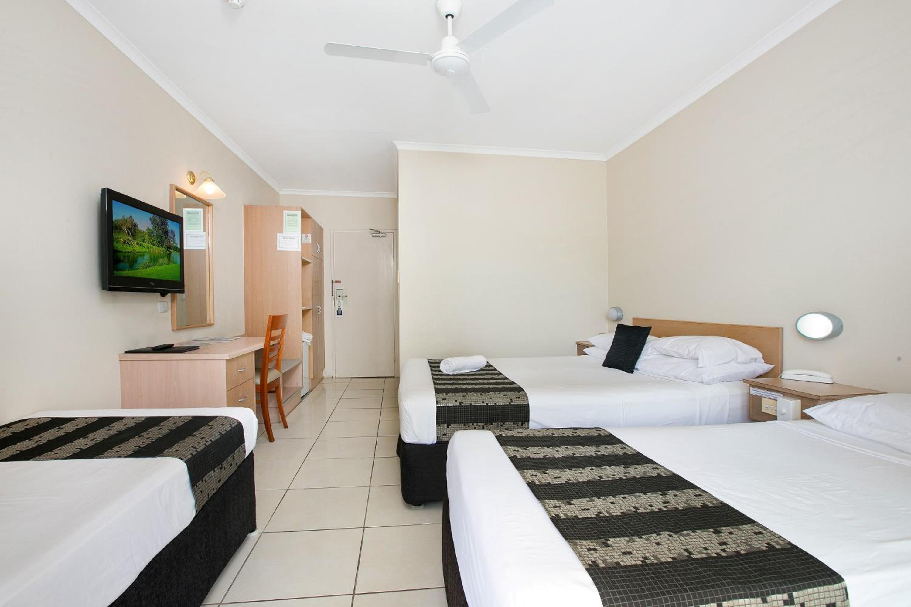 Family Room with Balcony photo 3