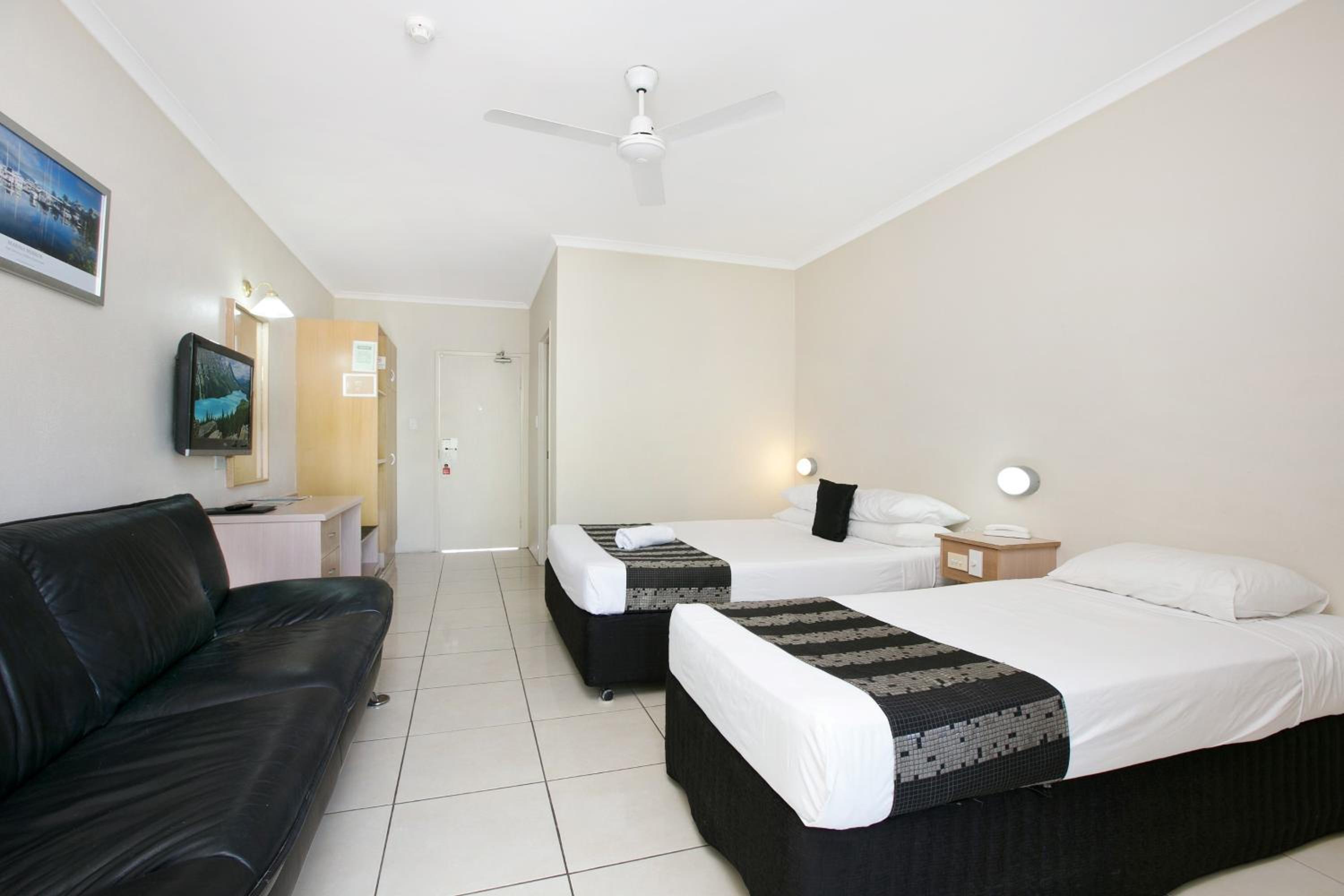 Twin Room with Balcony - Photo 3