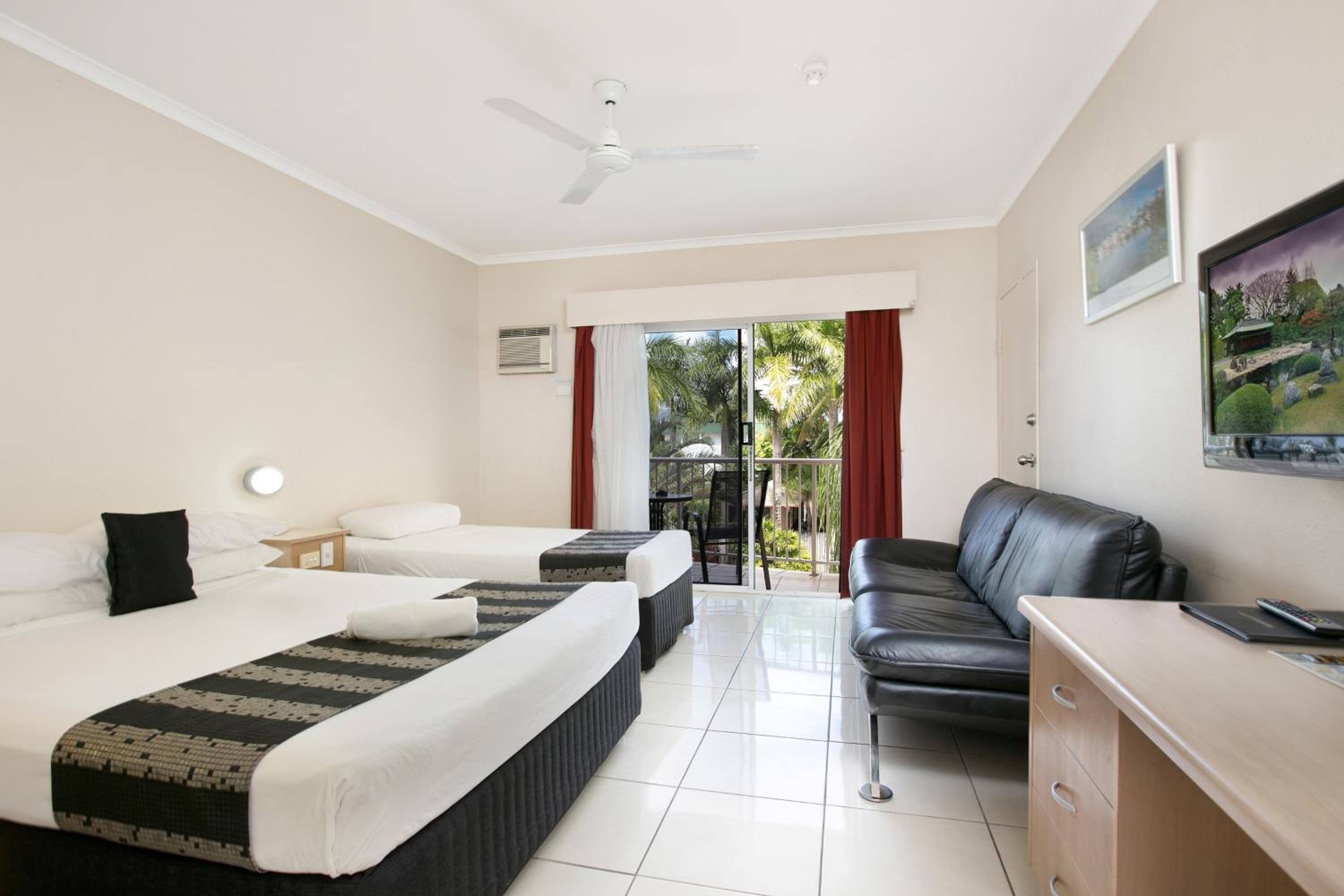 Twin Room with Balcony - Photo 1