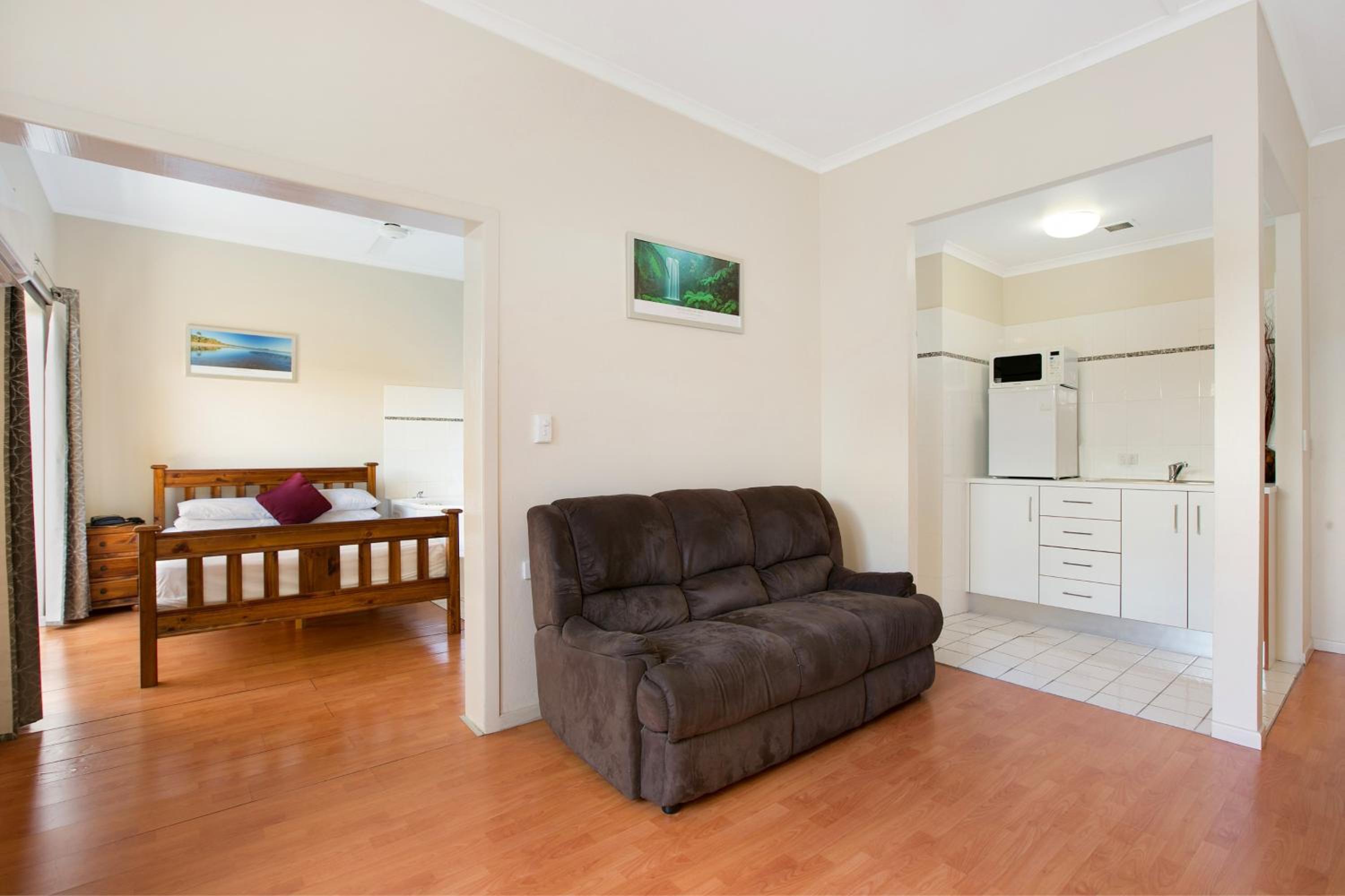 Suite with Spa Bath - Photo 3
