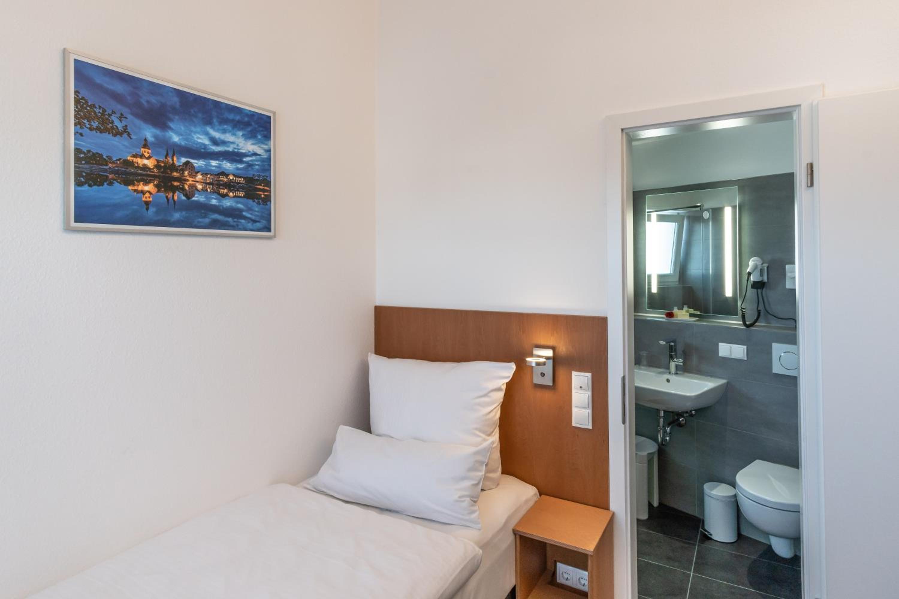 Single Room photo 1