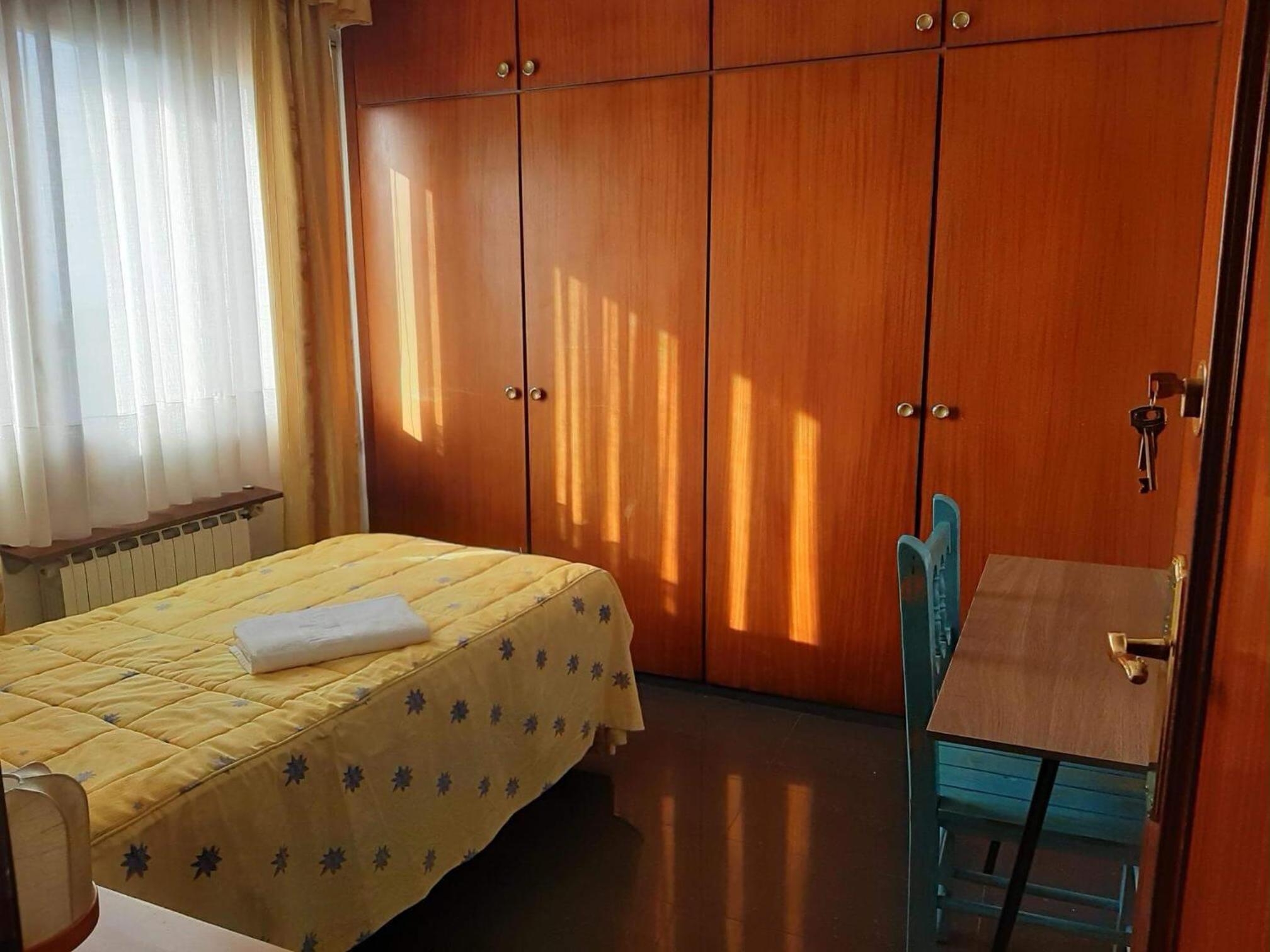 Standard Single Room with Shared Bathroom photo 2