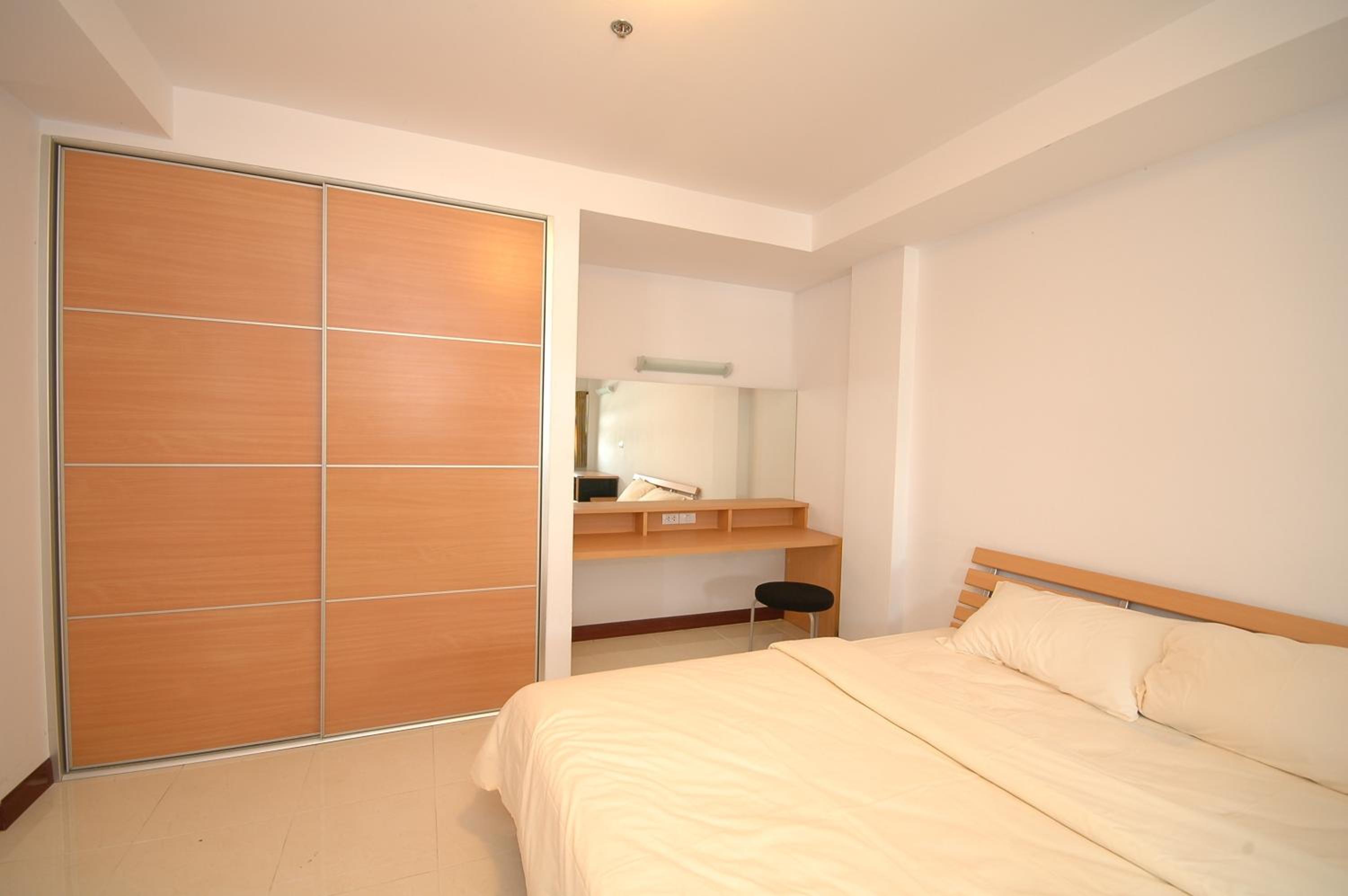 One-Bedroom Apartment - Photo 1