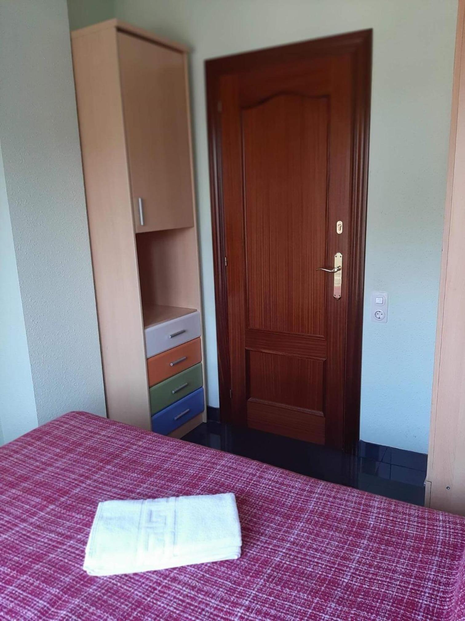 Standard Single Room with Shared Bathroom photo 2