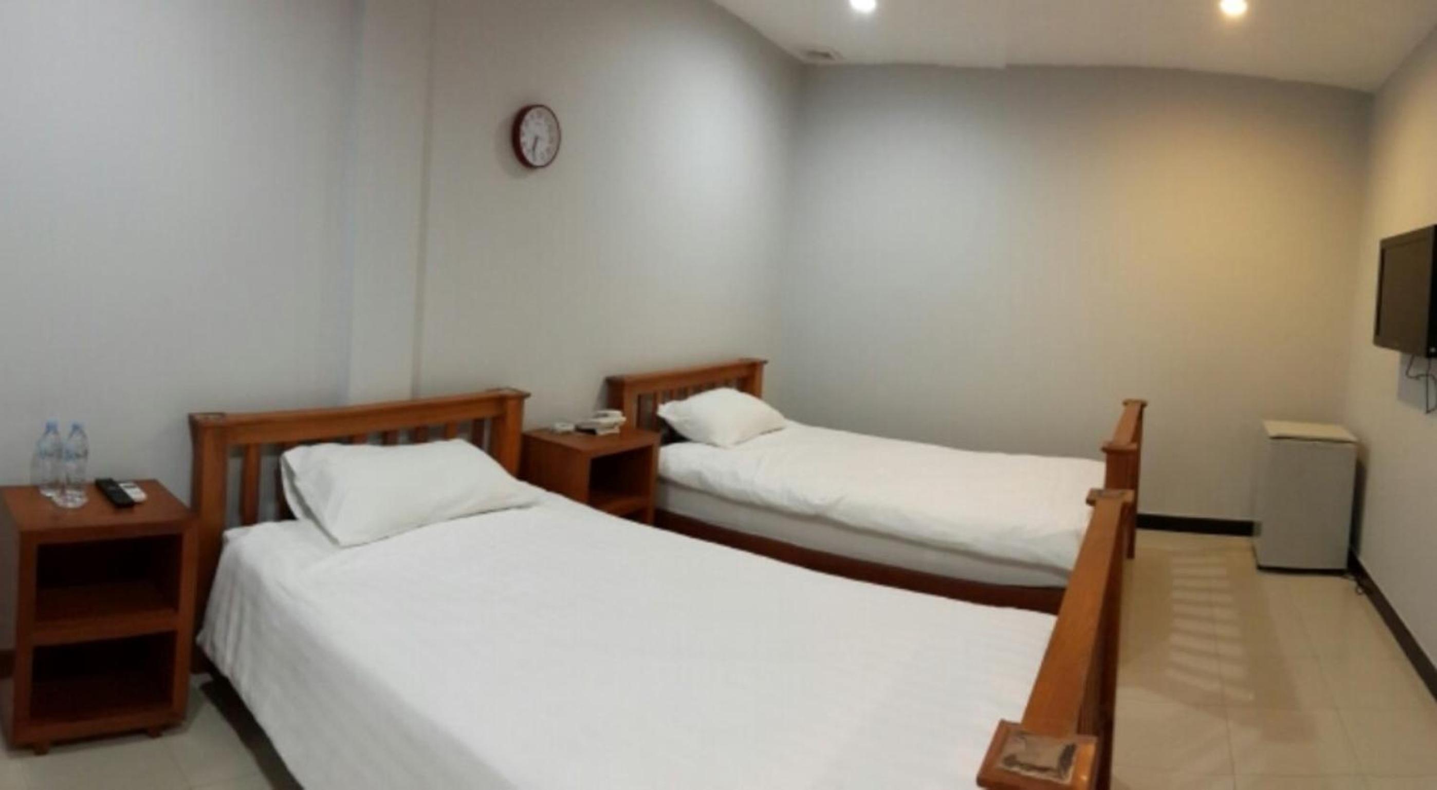 Twin Room with Air-Conditioning - Photo 3