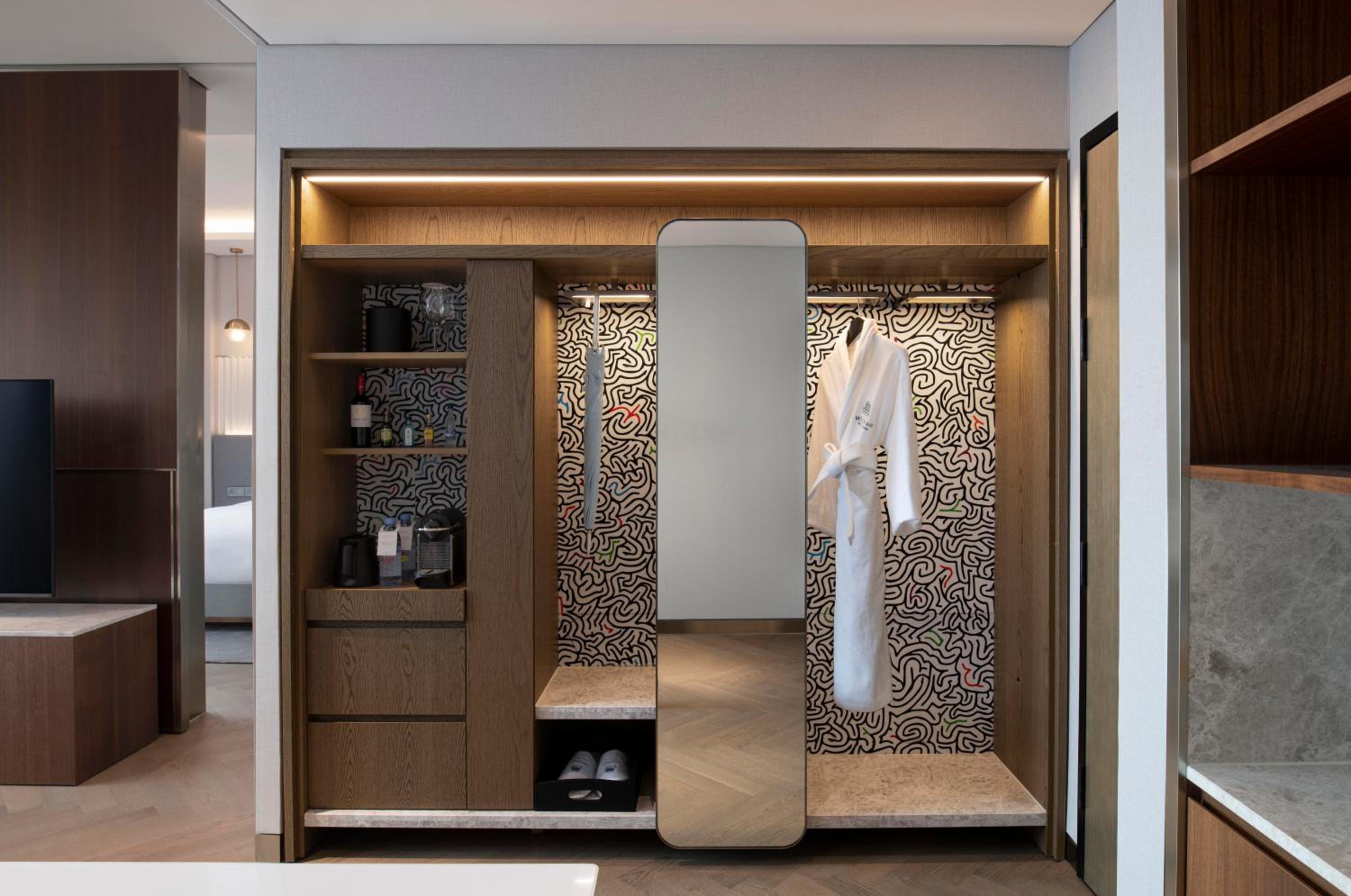 City King Suite - Photo 8