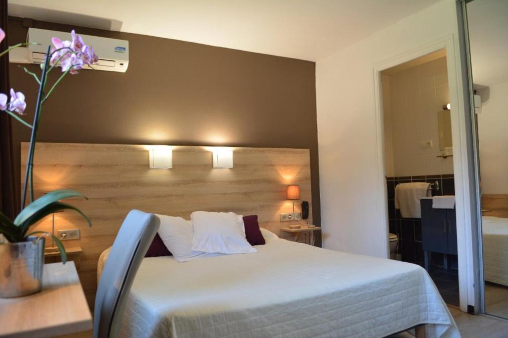 Double Room with Extra Bed photo 2