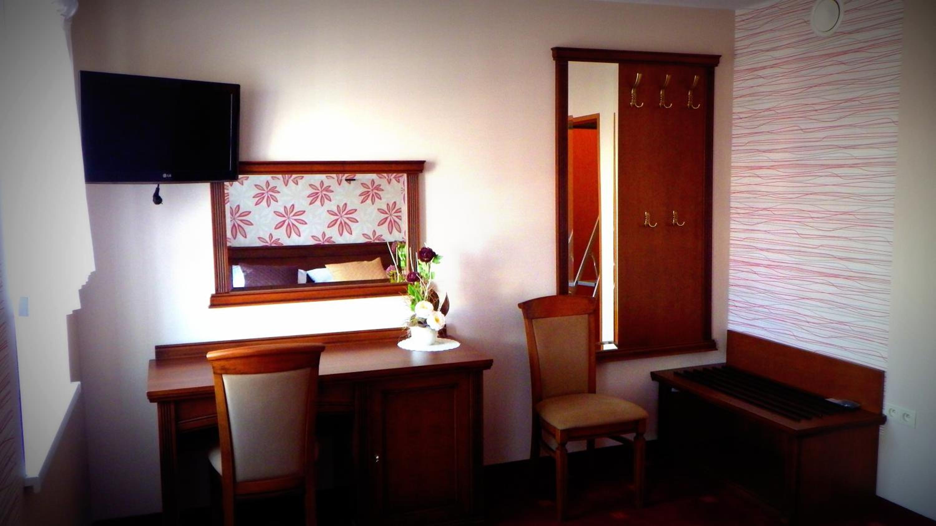 Double or Twin Room - Photo 2