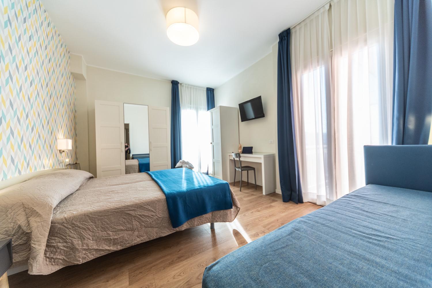 Quadruple Room - Photo 7