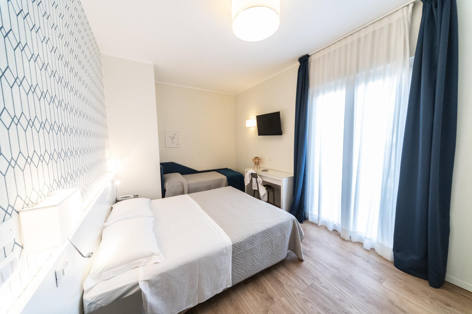 Quadruple Room - Photo 9