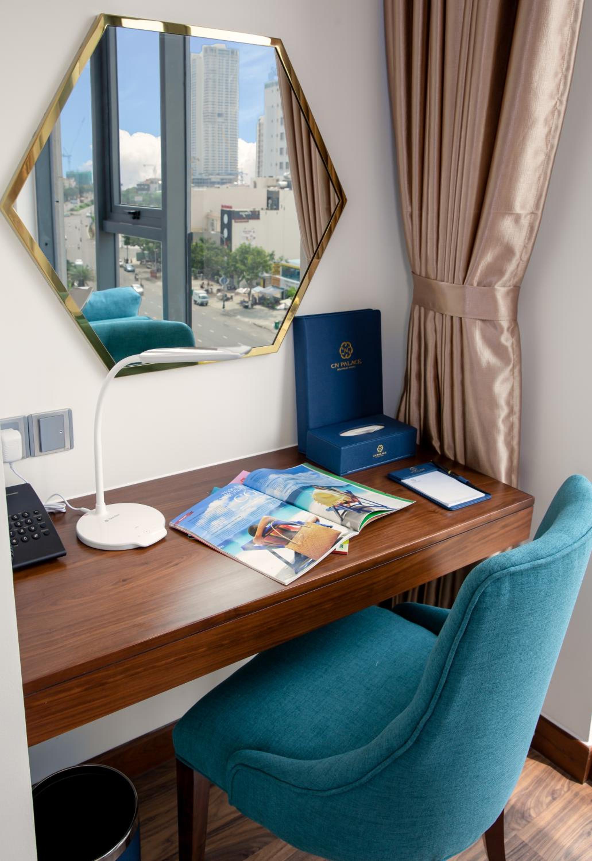 Executive Deluxe King Room - Photo 10