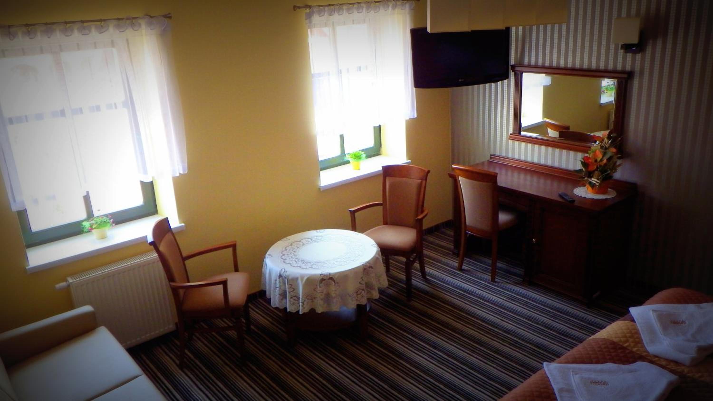 Family Room (2 Adults + 2 Children) - Photo 9