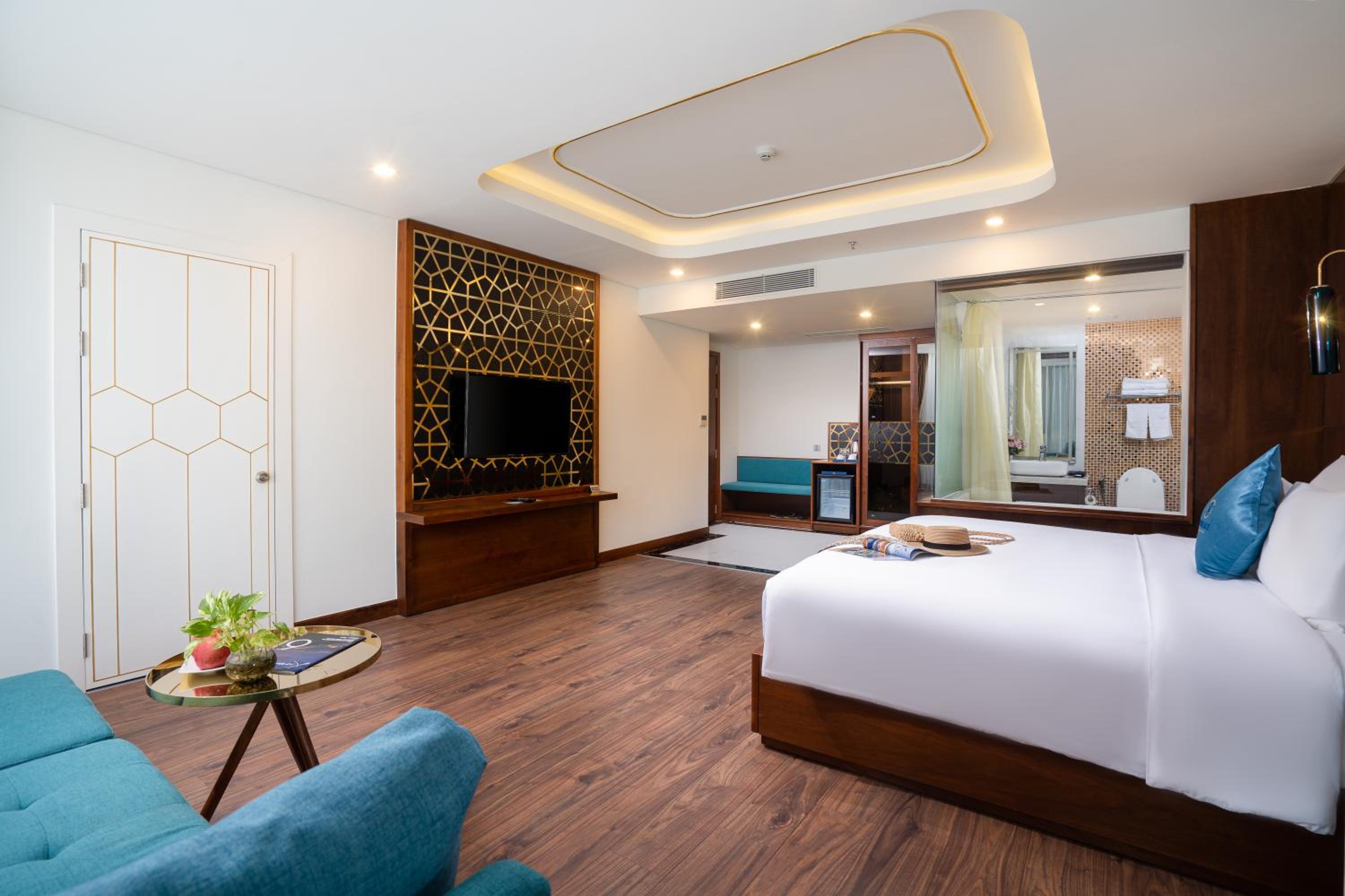 Executive Deluxe King Room - Photo 4