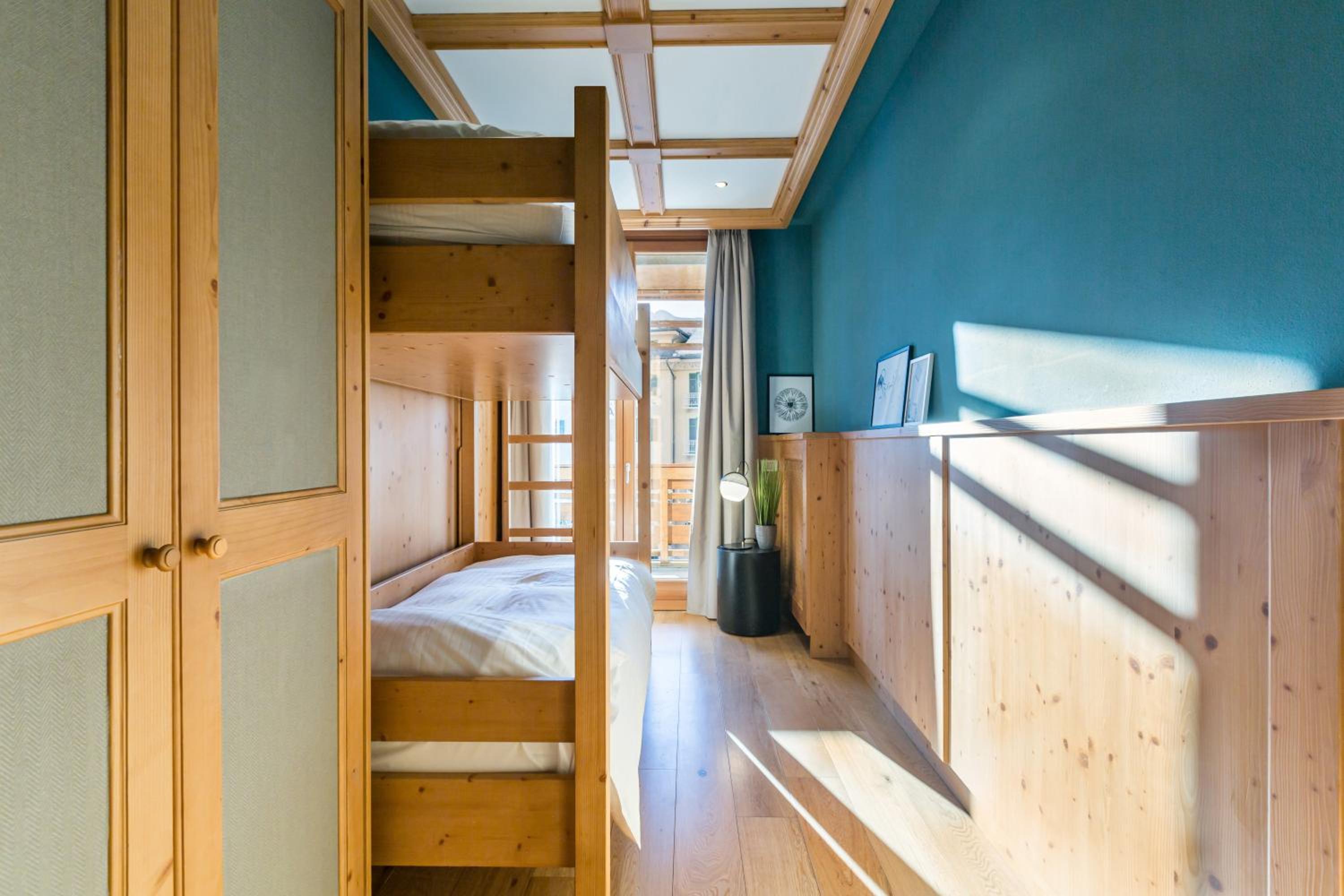 Two-Bedroom Apartment with Tofane Mountain View and Balcony photo 3
