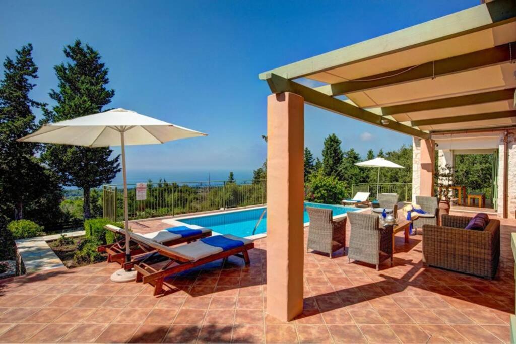 Three-Bedroom Villa photo 1