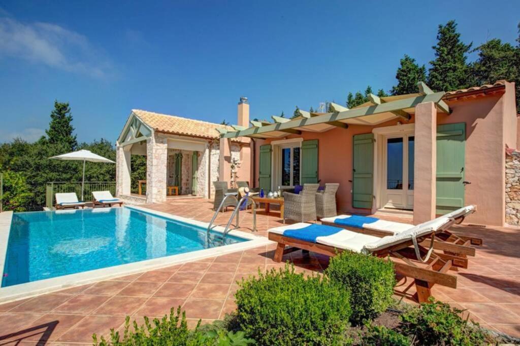 Three-Bedroom Villa photo 3