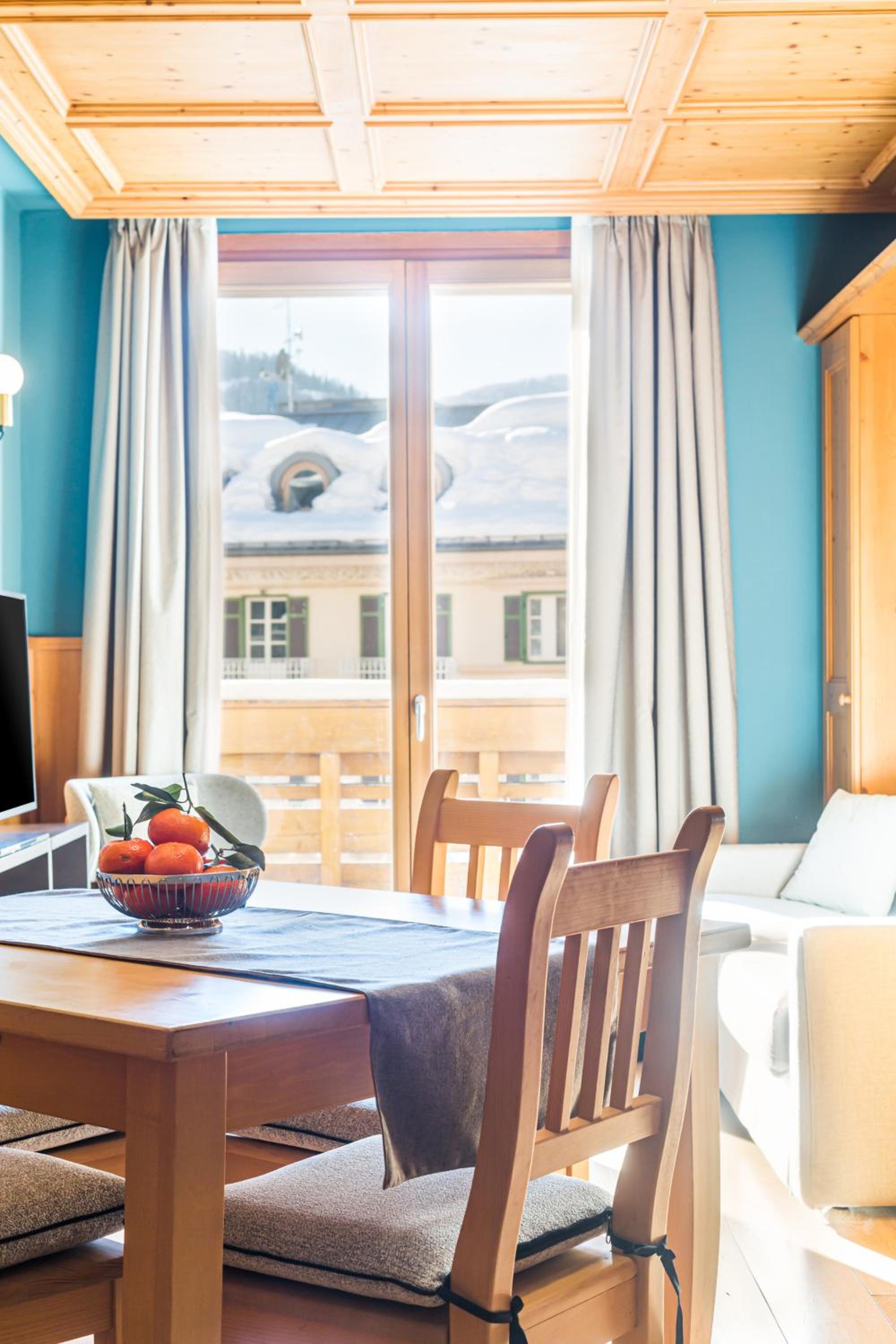 One-Bedroom Apartment with Tofane Mountain View and Balcony - Photo 4