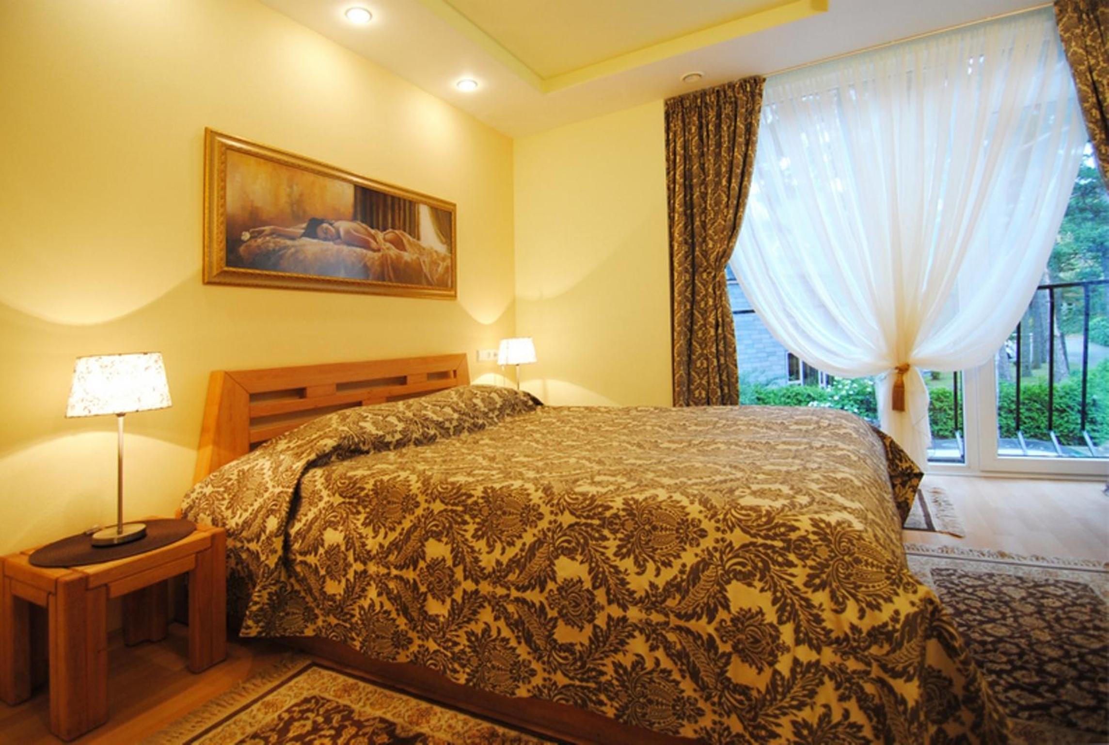 One-Bedroom Apartment with Balcony