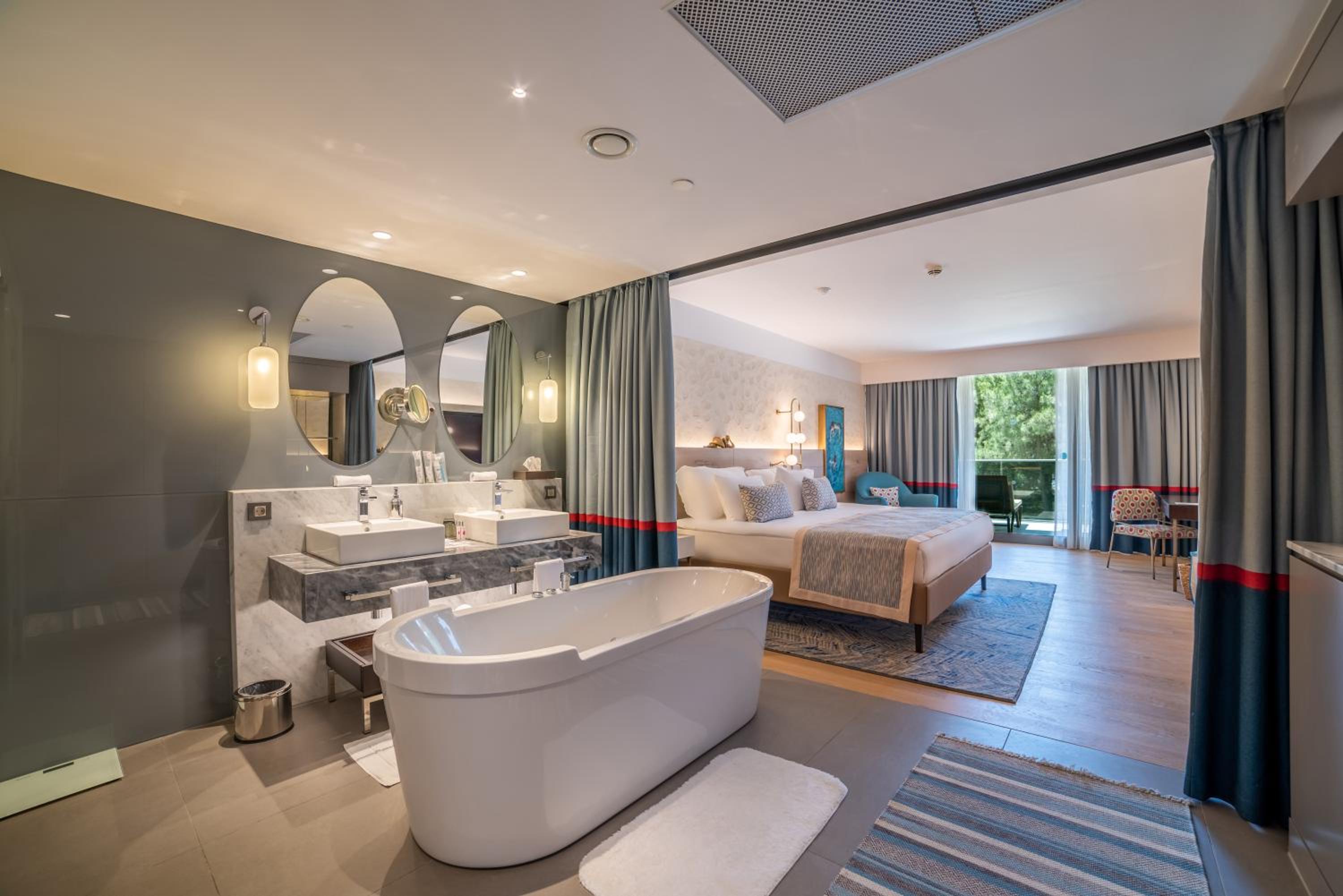 Honeymoon Suite