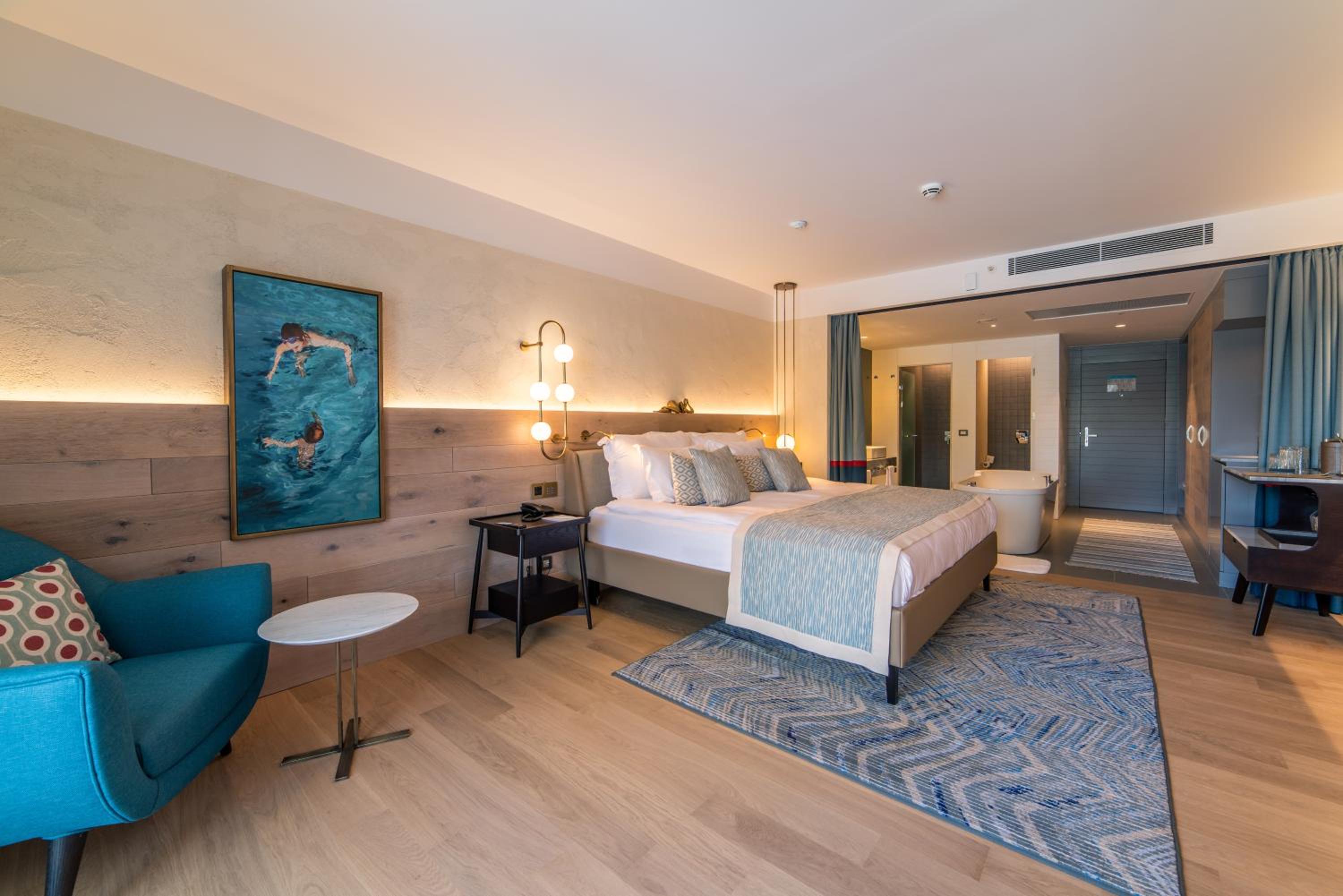 Superior Double Swim Up Room