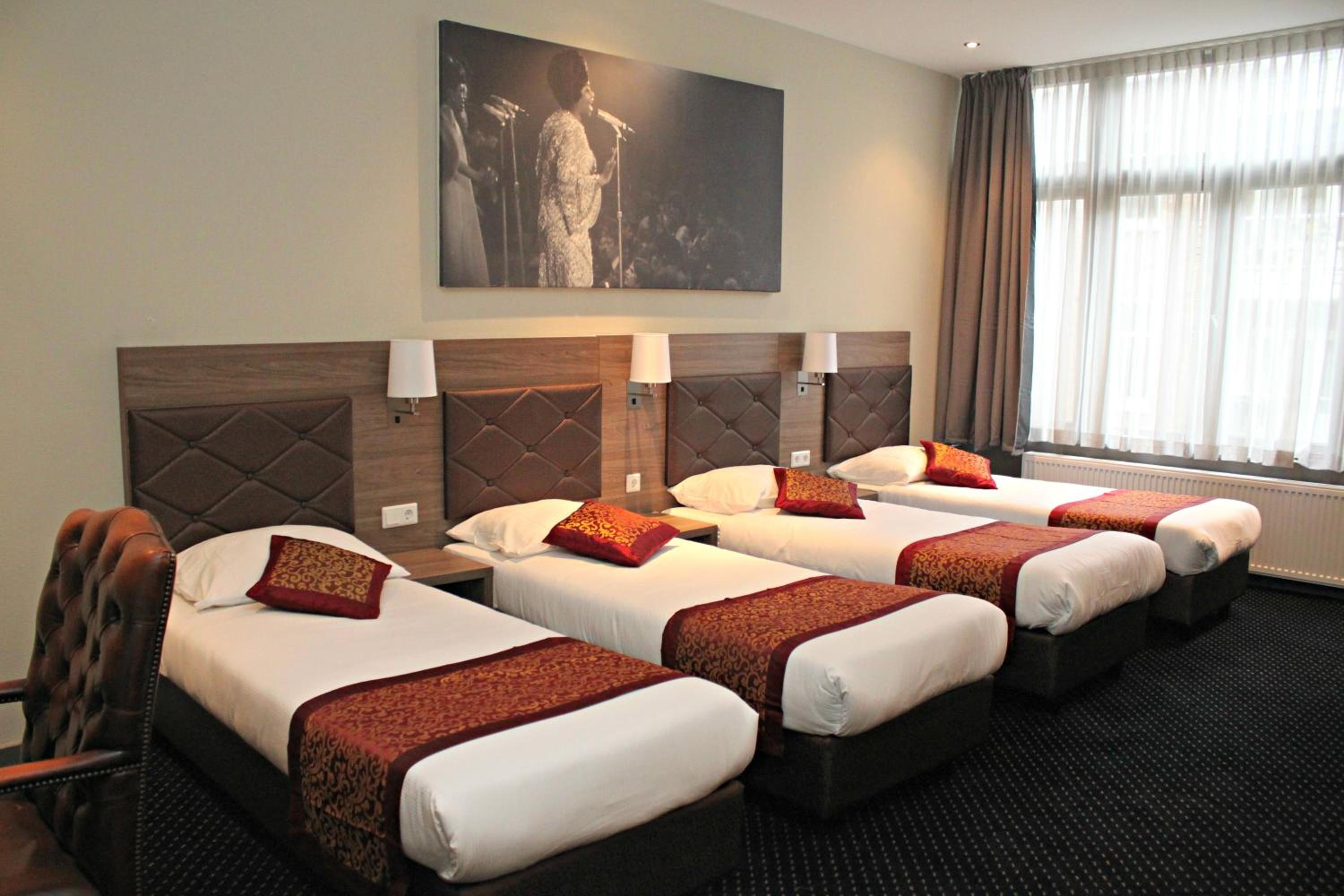 Quadruple Room thumbnail 6