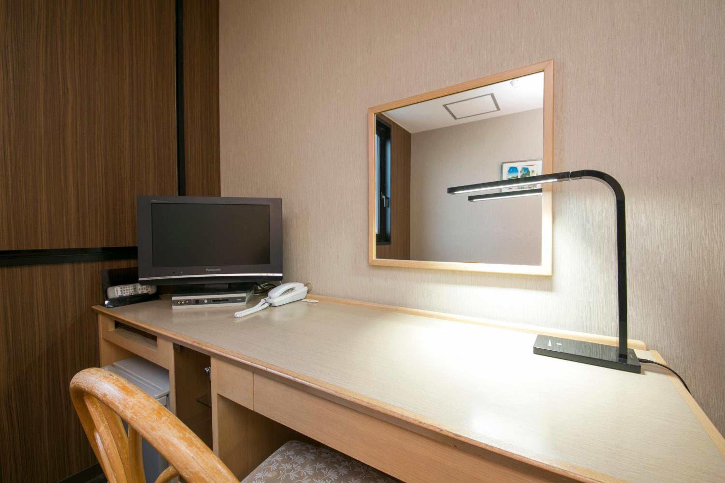 Single Room - Non-Smoking - Main Building photo 3