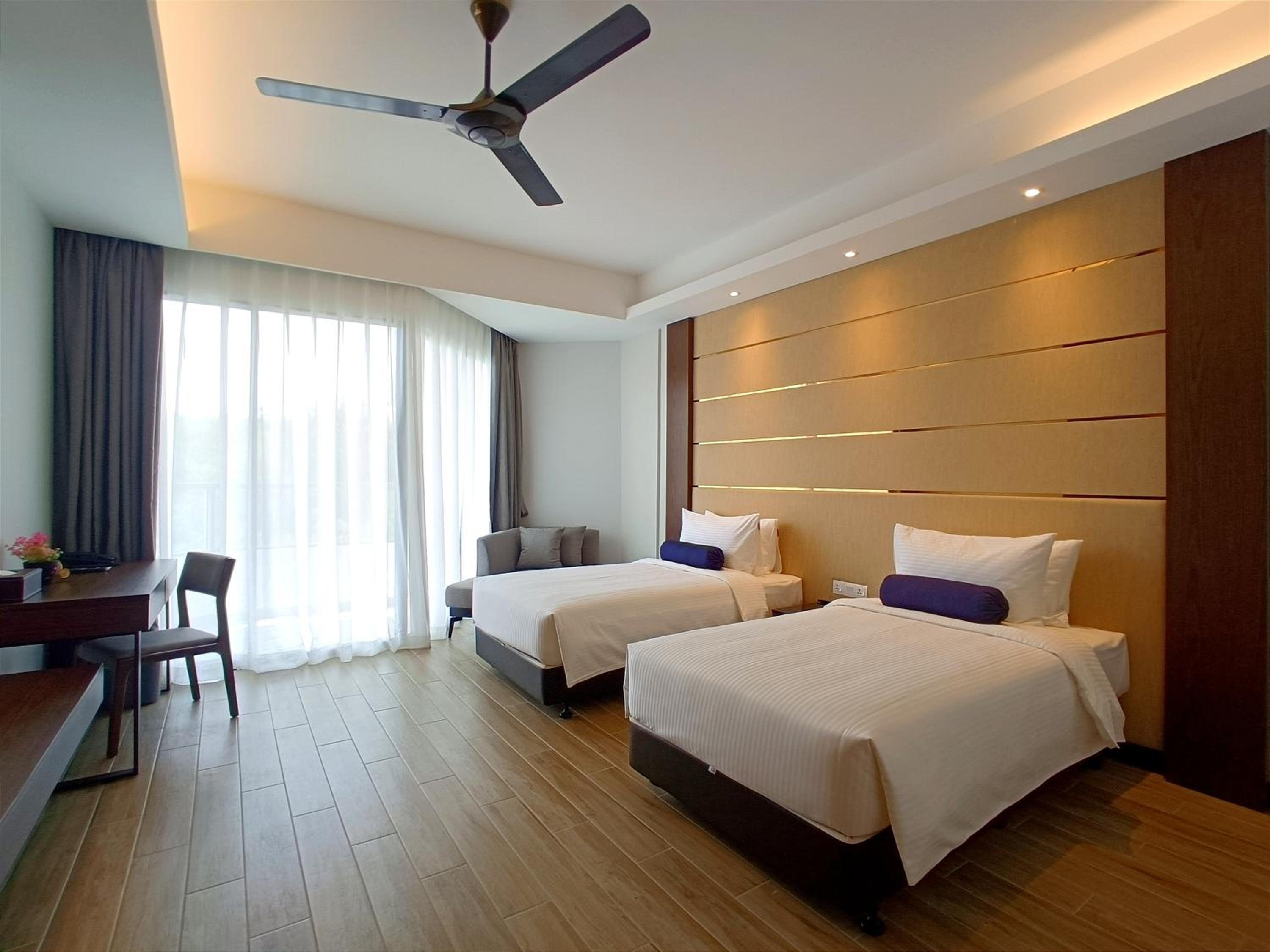Deluxe Twin (partial sea view) - Photo 3