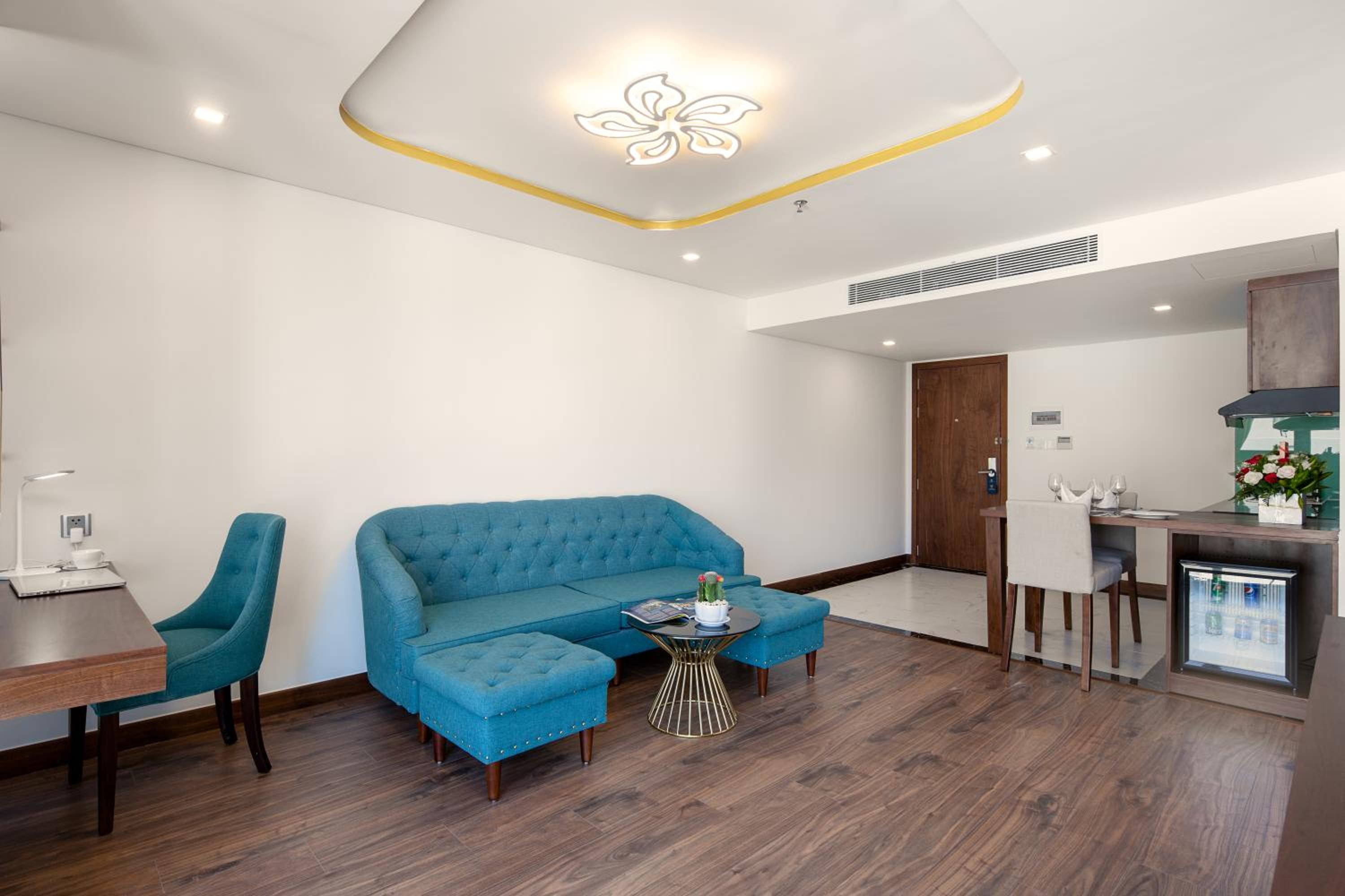 Suite with Sea View - Photo 9