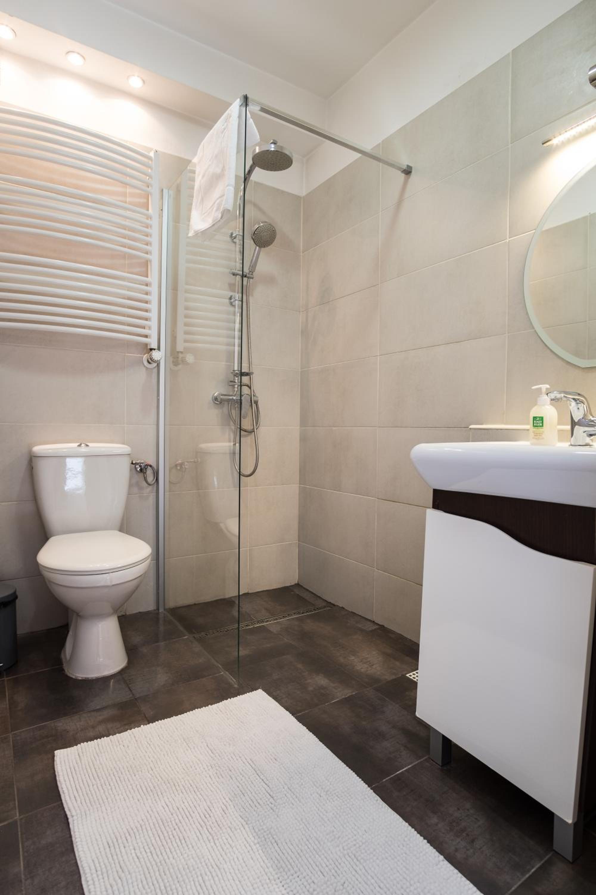 One-Bedroom Apartment - Photo 11
