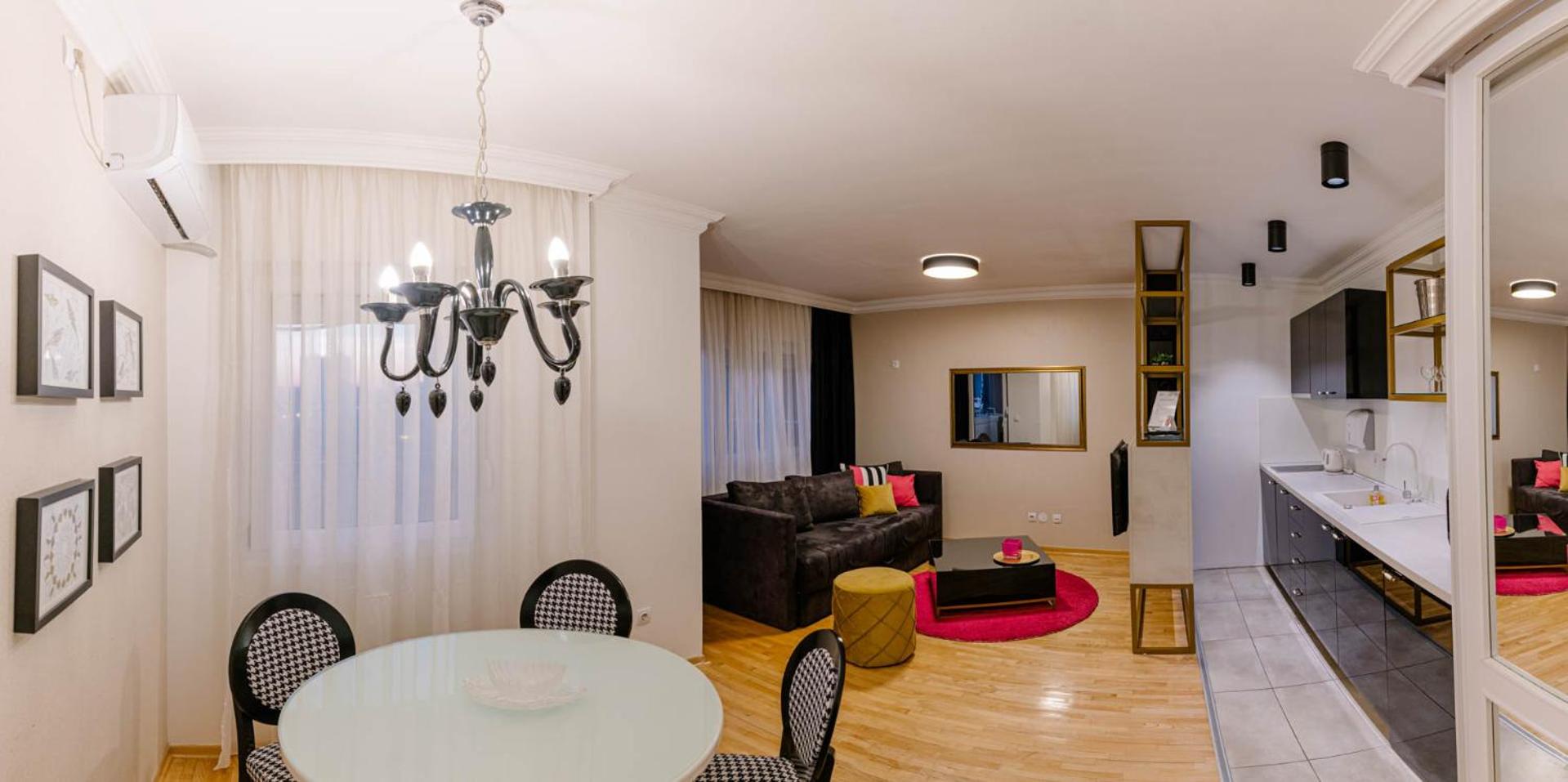 Deluxe Apartment