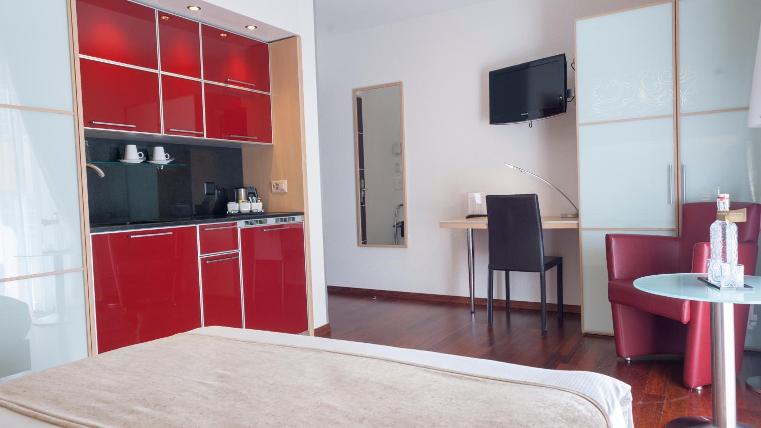 Premium Single Room thumbnail 5