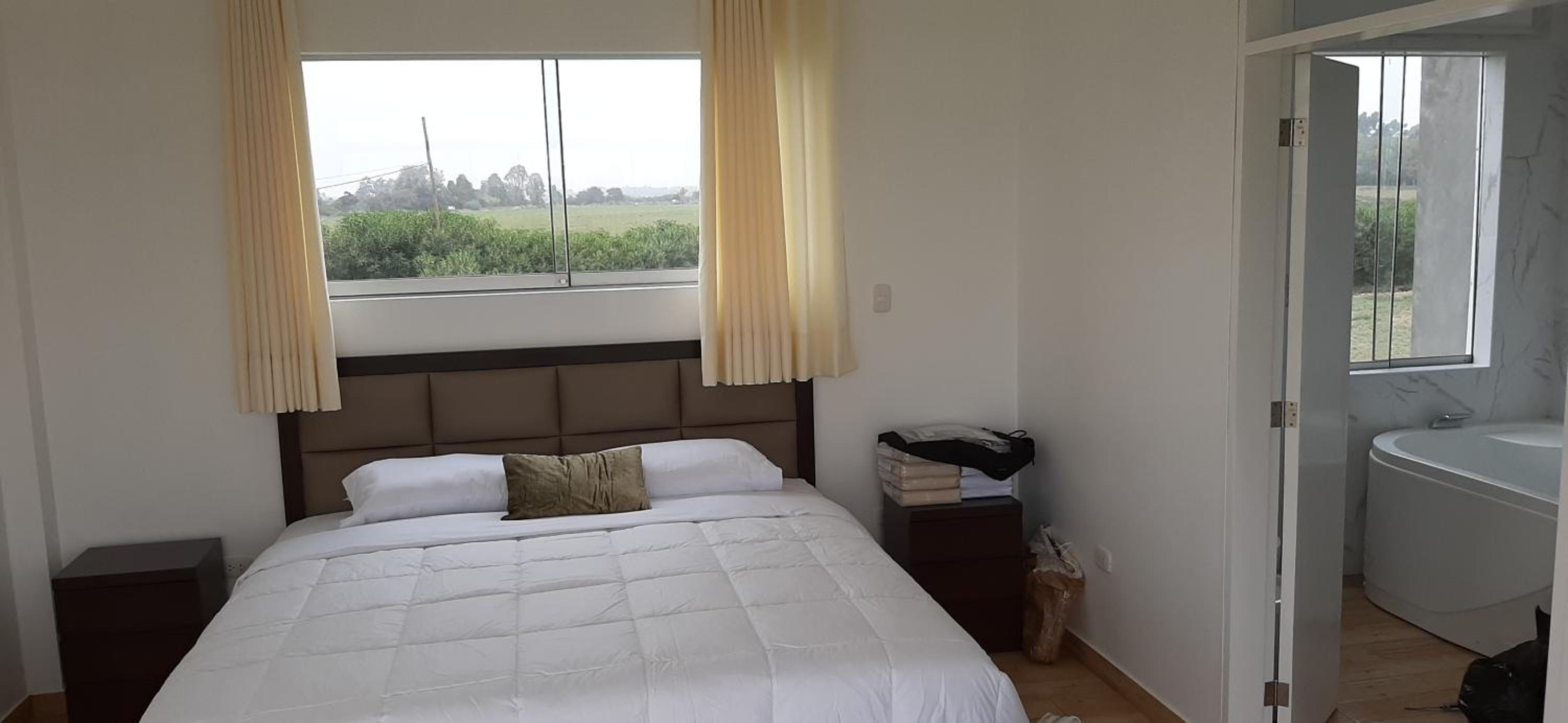 Five-Bedroom House photo 1