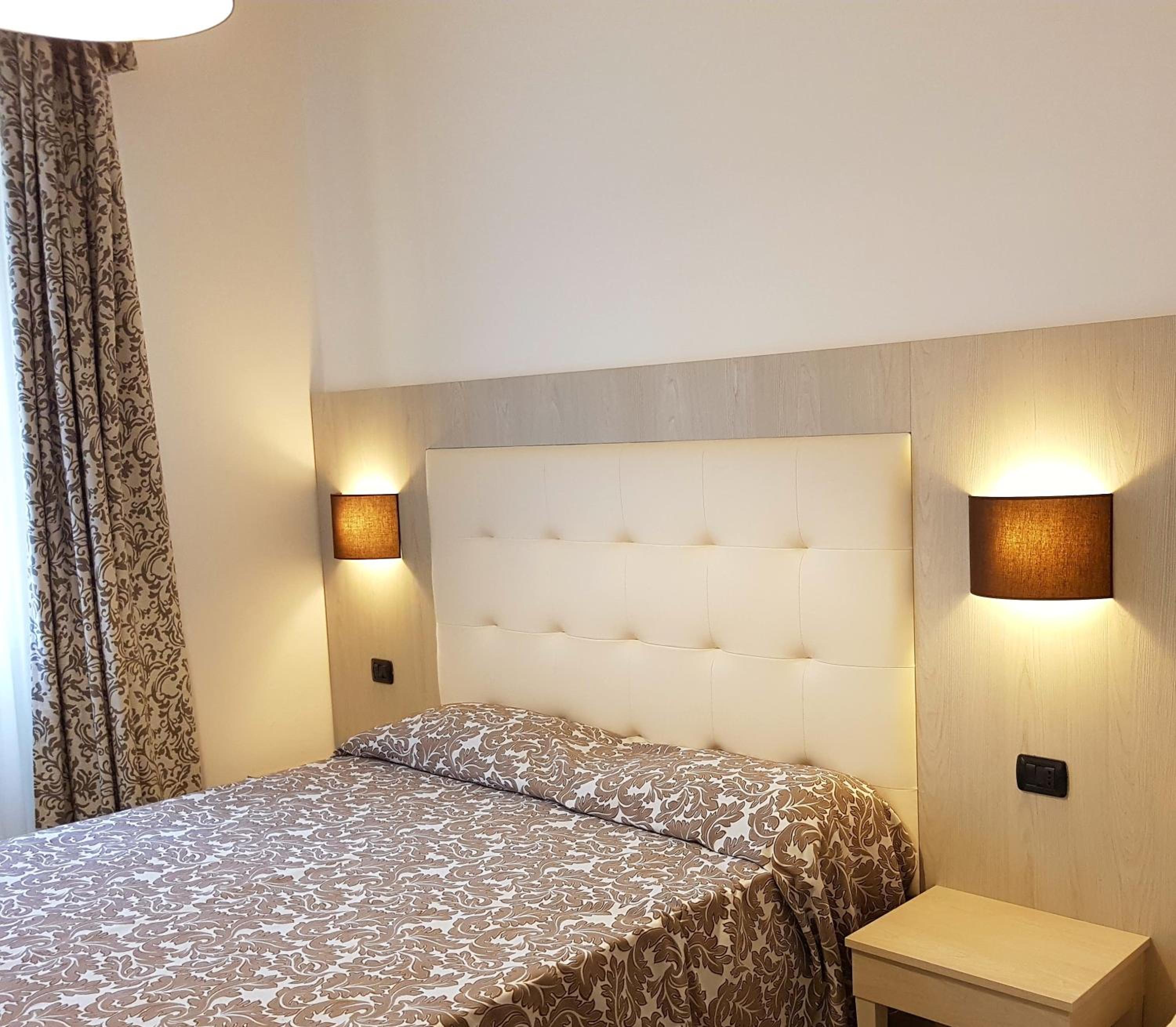 Standard Double or Twin Room - Photo 5
