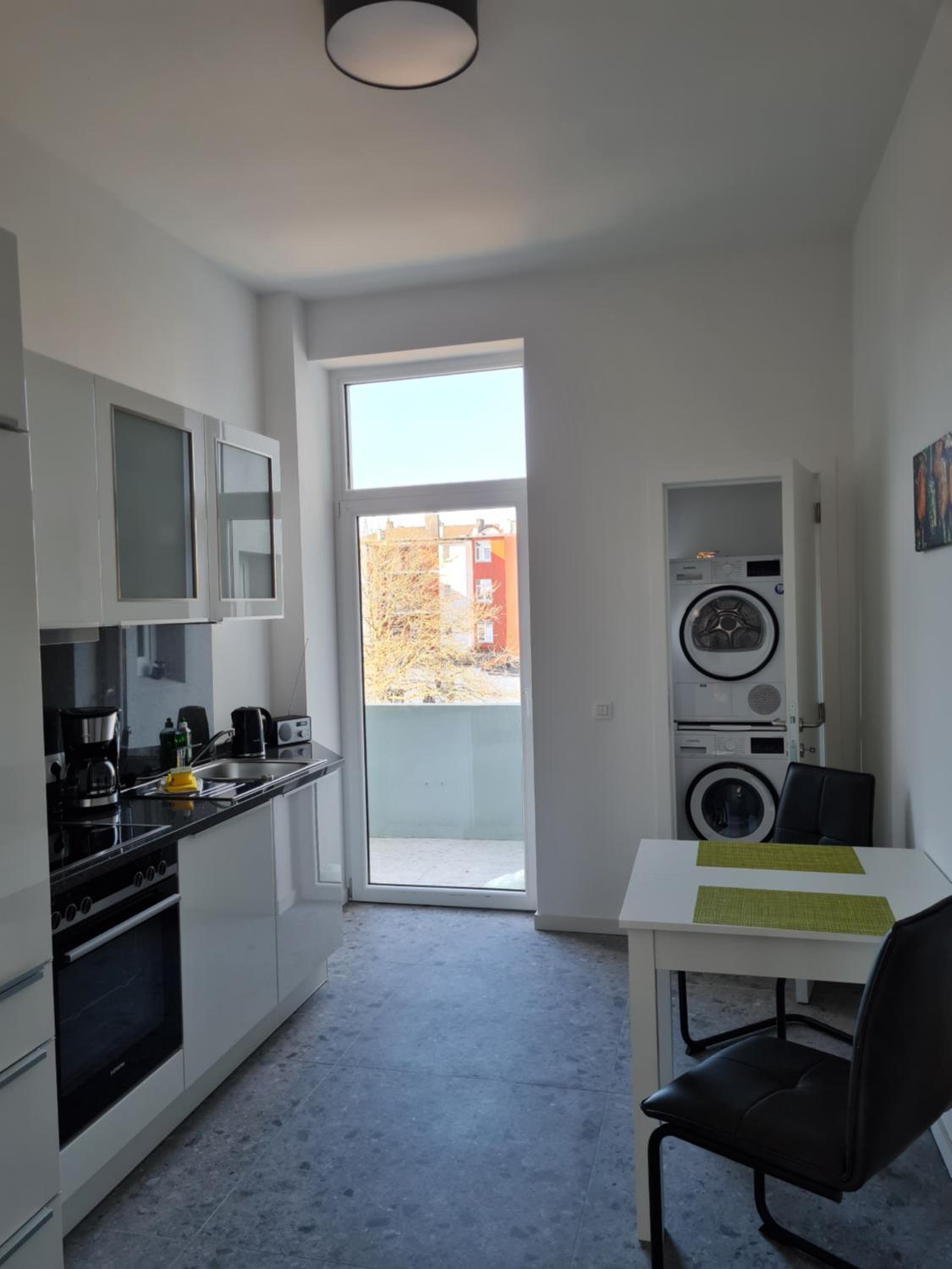 Apartment with Balcony - 2nd Floor - Photo 3