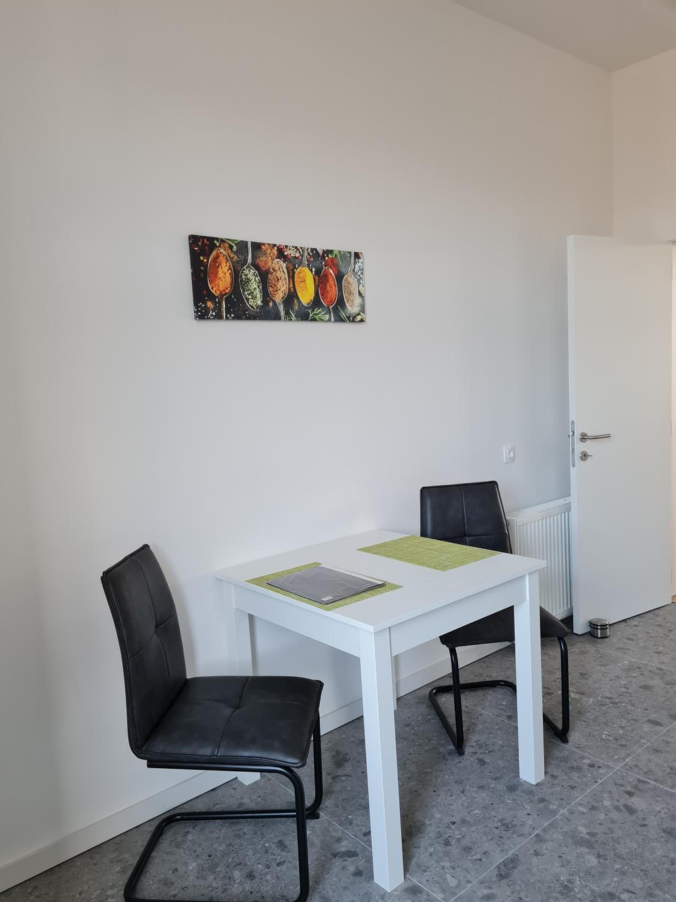 Apartment with Balcony - 2nd Floor - Photo 7