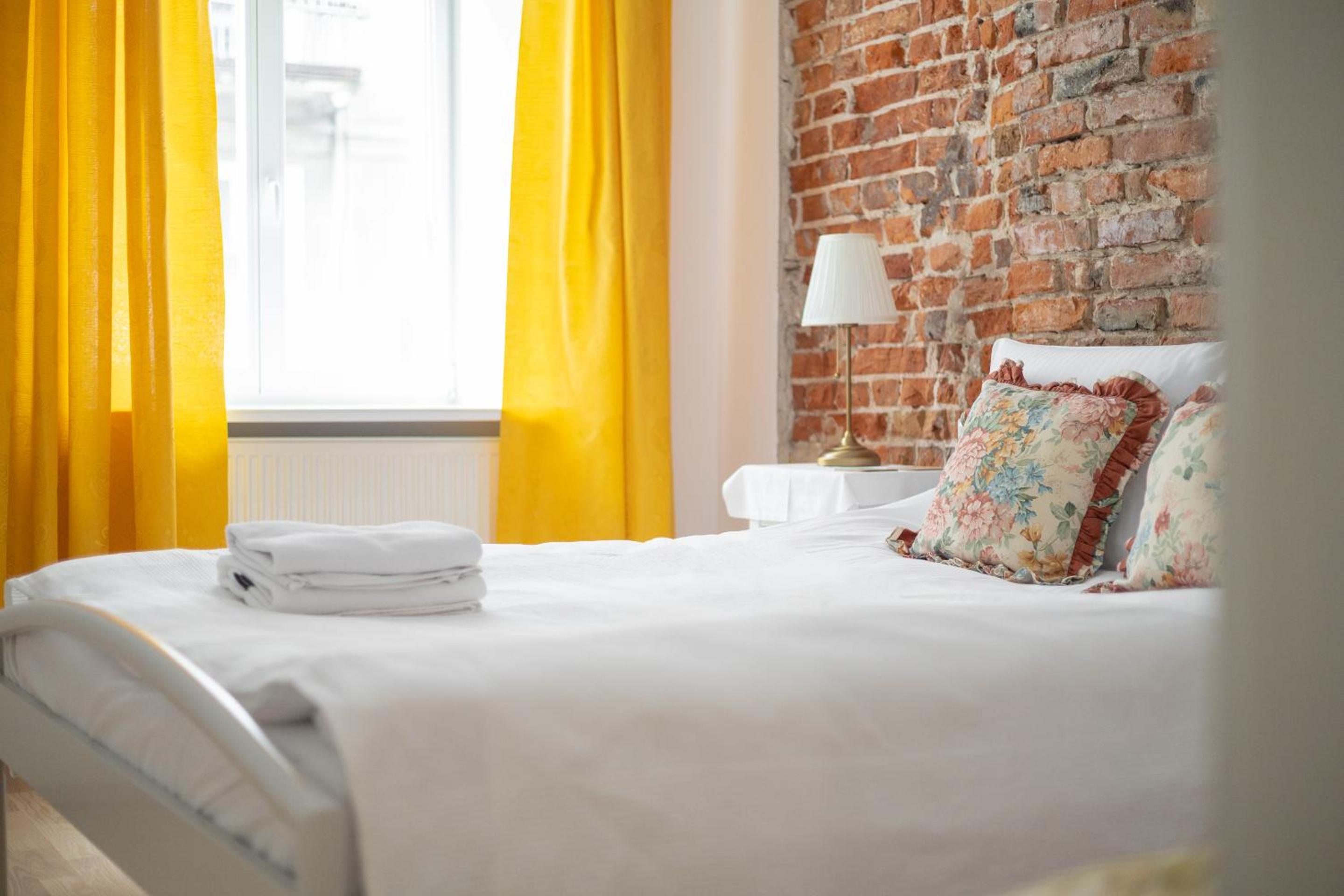 One-Bedroom Apartment - Photo 3