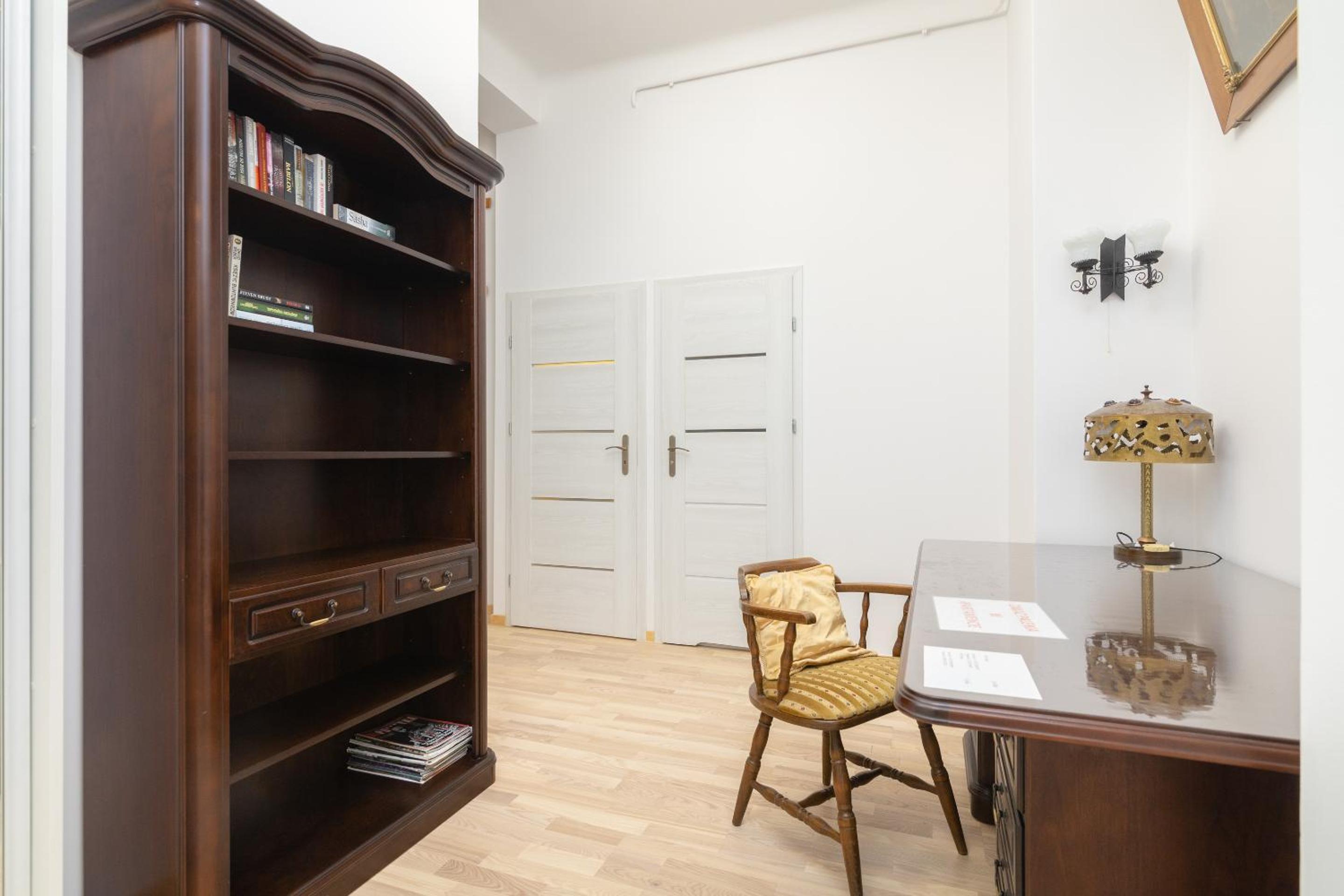 One-Bedroom Apartment - Photo 16